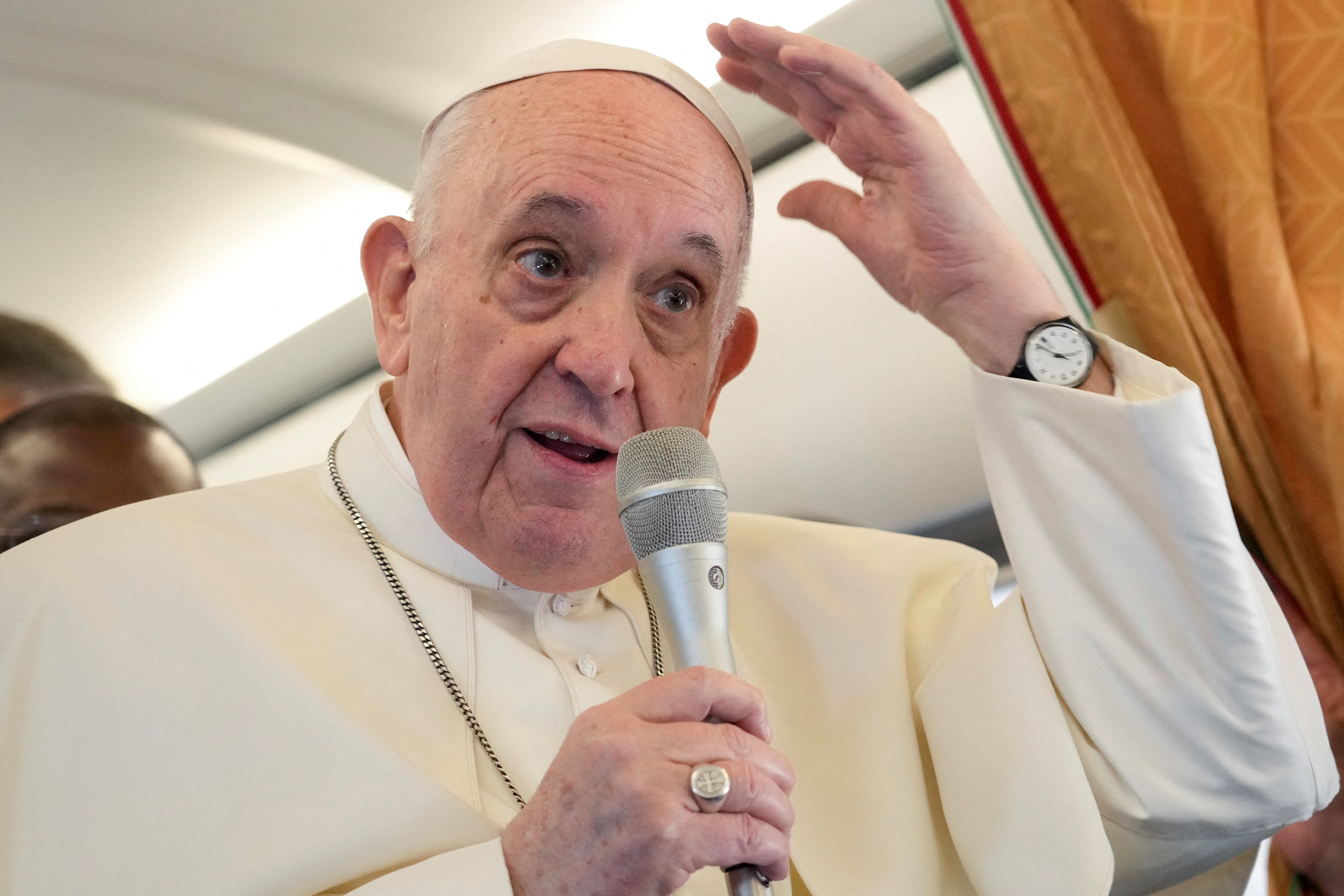 Ferenc pápa szerint akár el is törölhetik a cölibátust