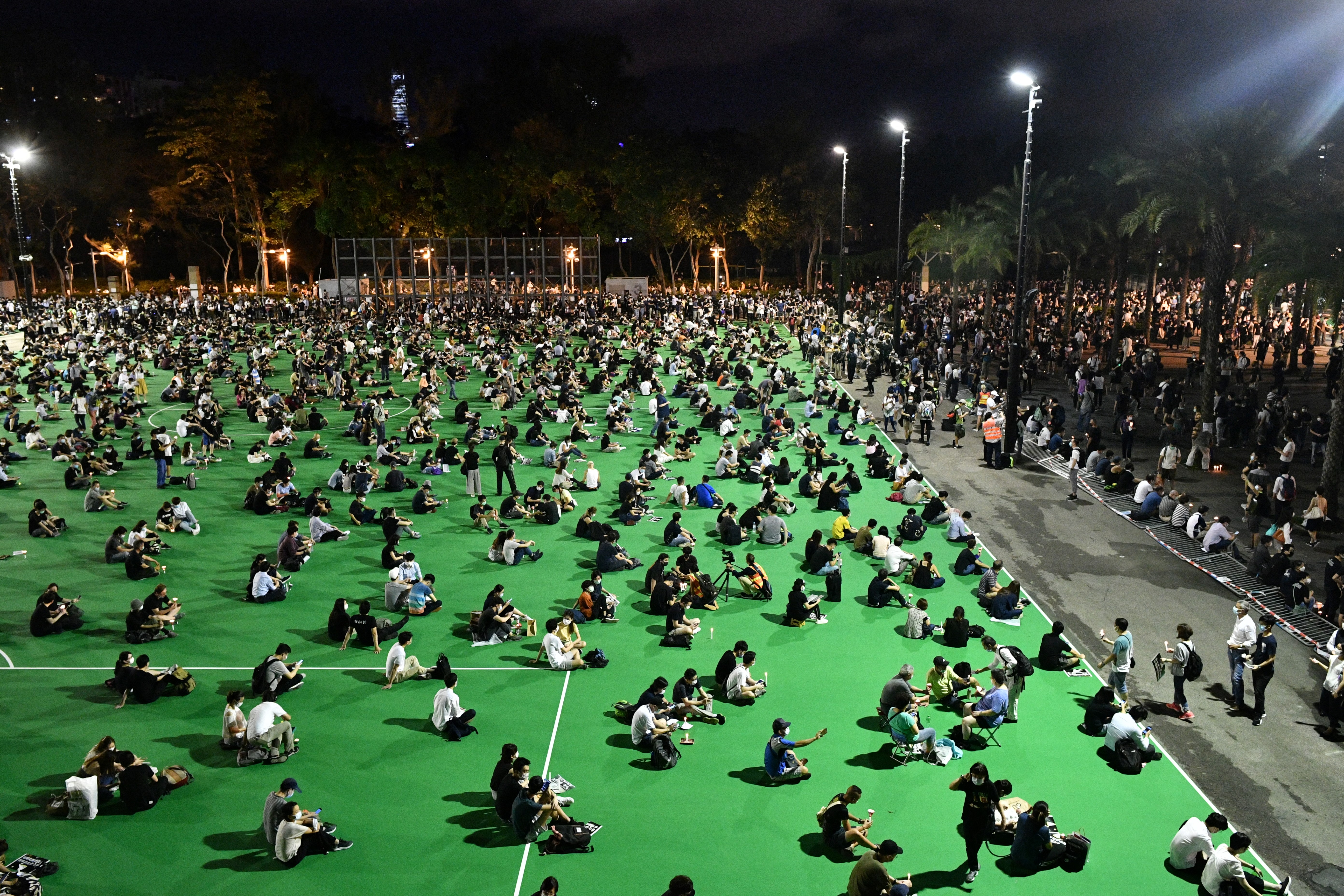 Egykori képviselőket ítéltek börtönre Hongkongban, mert részt vettek a Tienanmen téri események emlékére szervezett rendezvényen