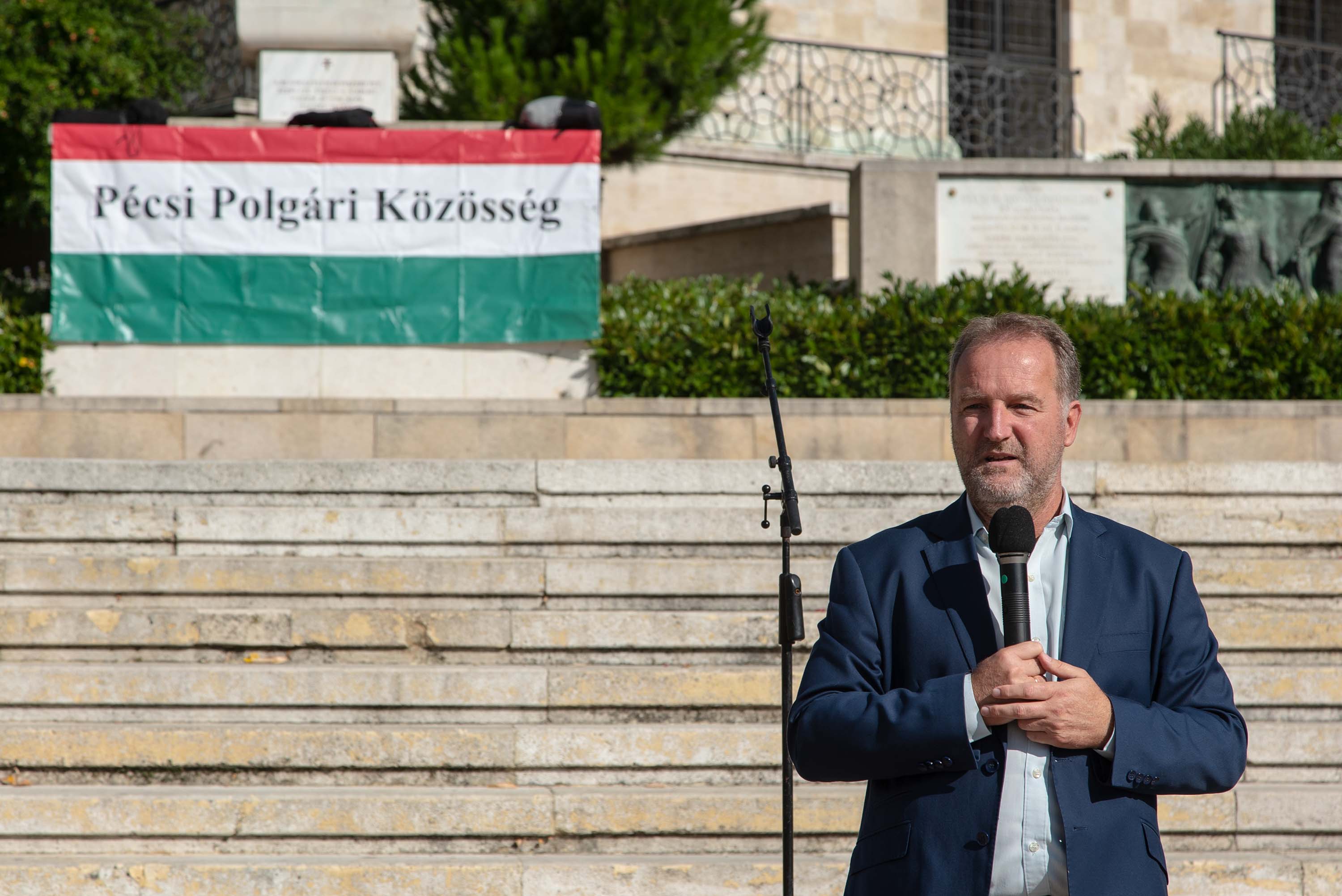 A Fidesz képviselőjelöltje és szélsőjobbos kötődésű alapítvány lép fel az iskolában, ami elhatárolódott Pankotai Lilitől