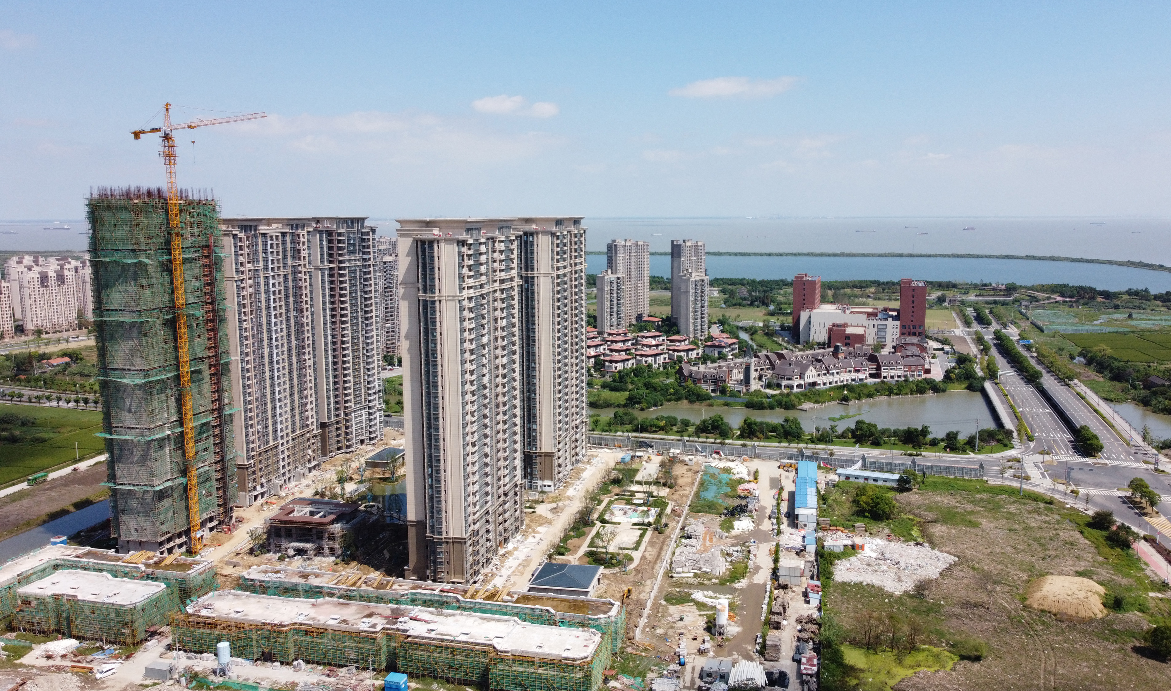 Hongkongi cég szállhat be a csődközelbe jutott kínai ingatlanóriásba