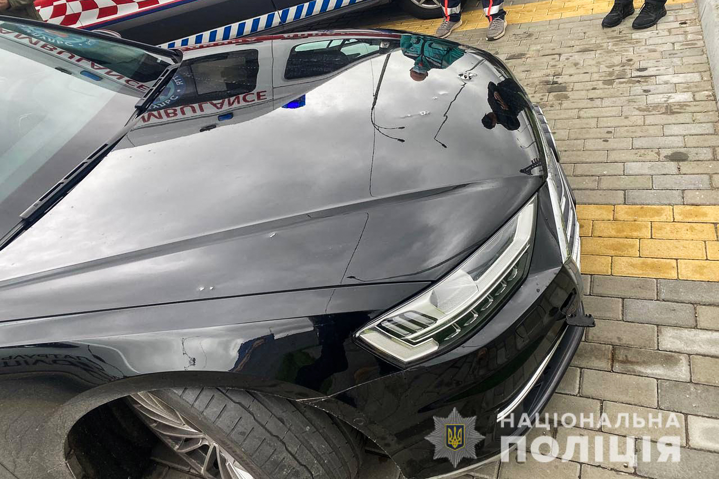 Több mint tízszer lőttek rá az ukrán elnök főtanácsadójának autójára