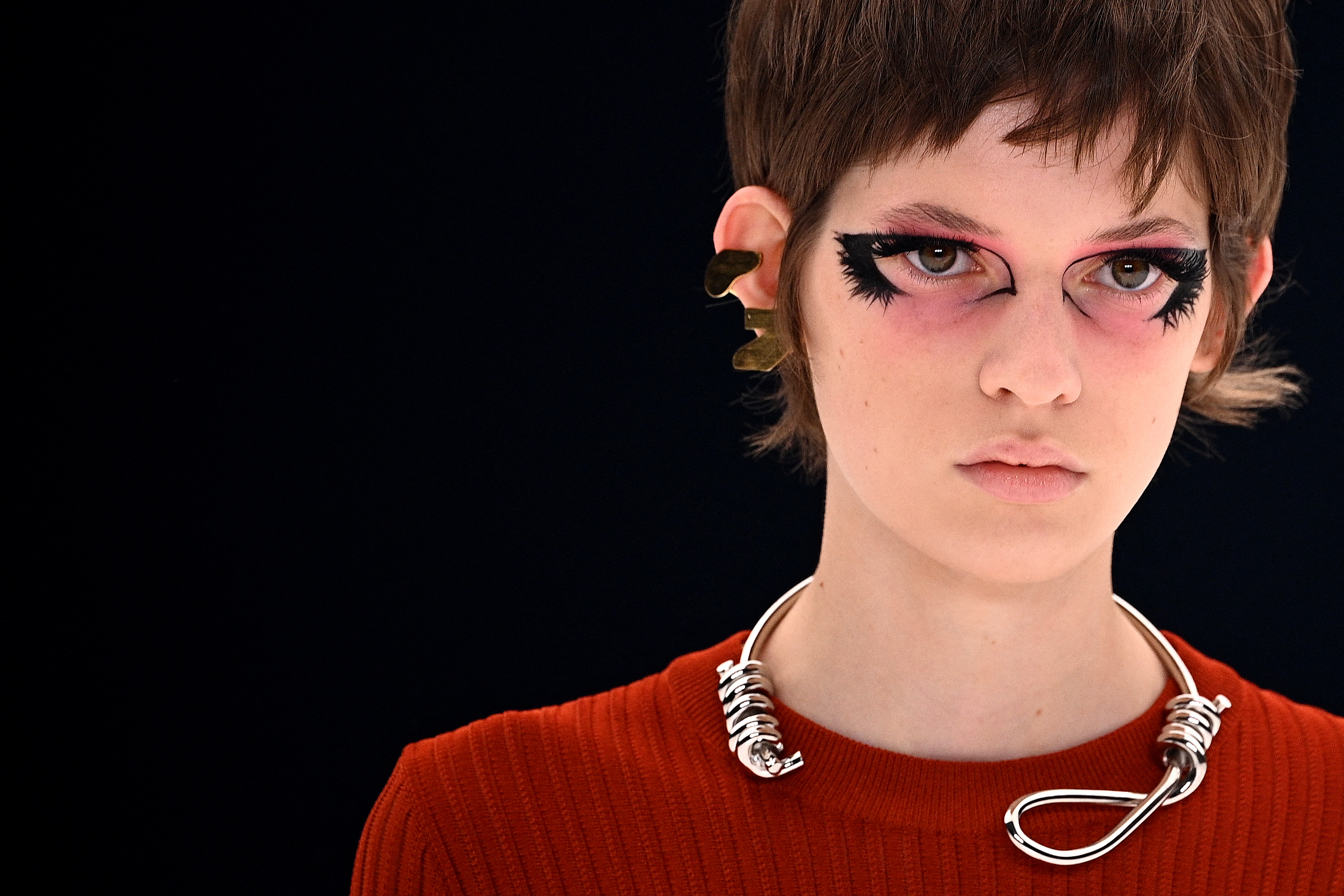 Akasztóhurkot formázó nyakékkel verte ki a biztosítékot a Givenchy új kollekciója