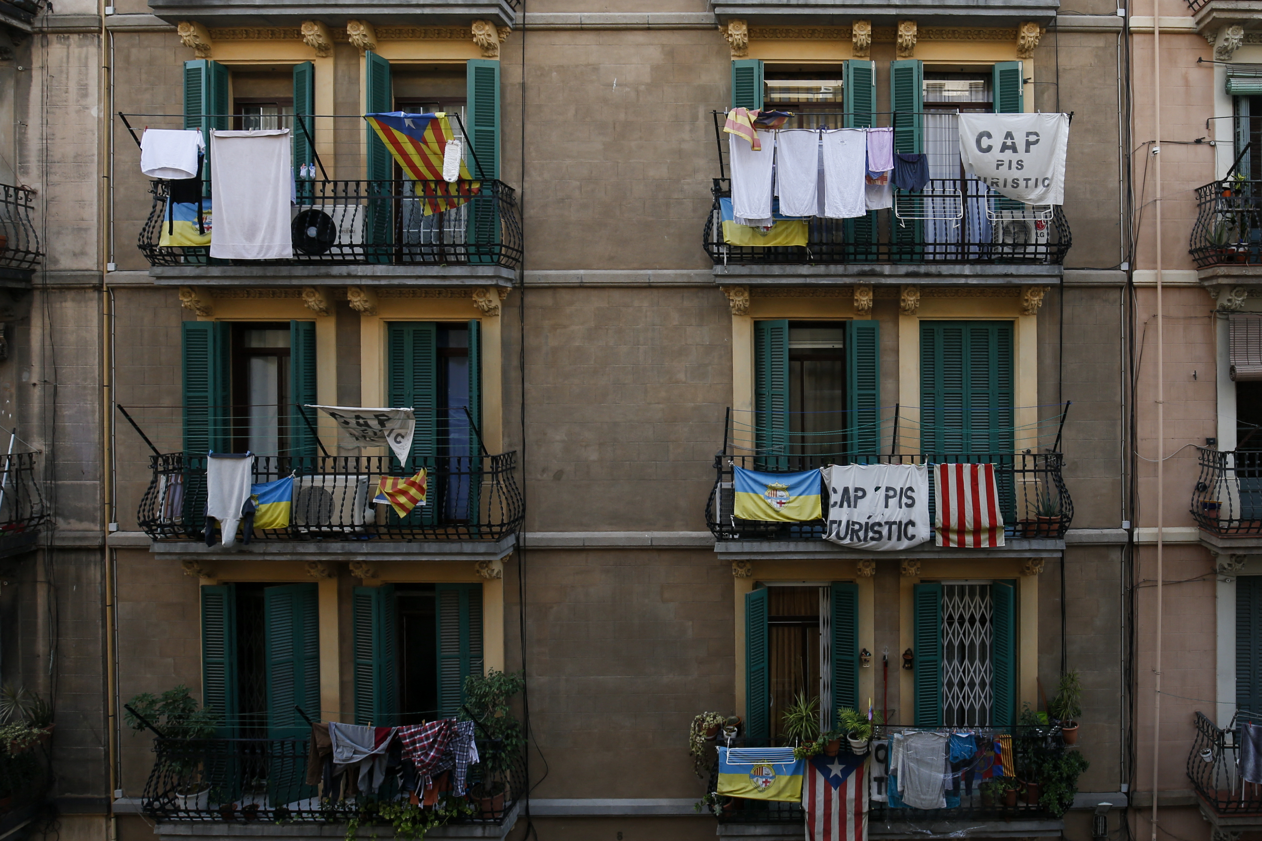 Spanyolországban havi 250 eurót adnának a fiataloknak, hogy el tudjanak költözni a szüleiktől