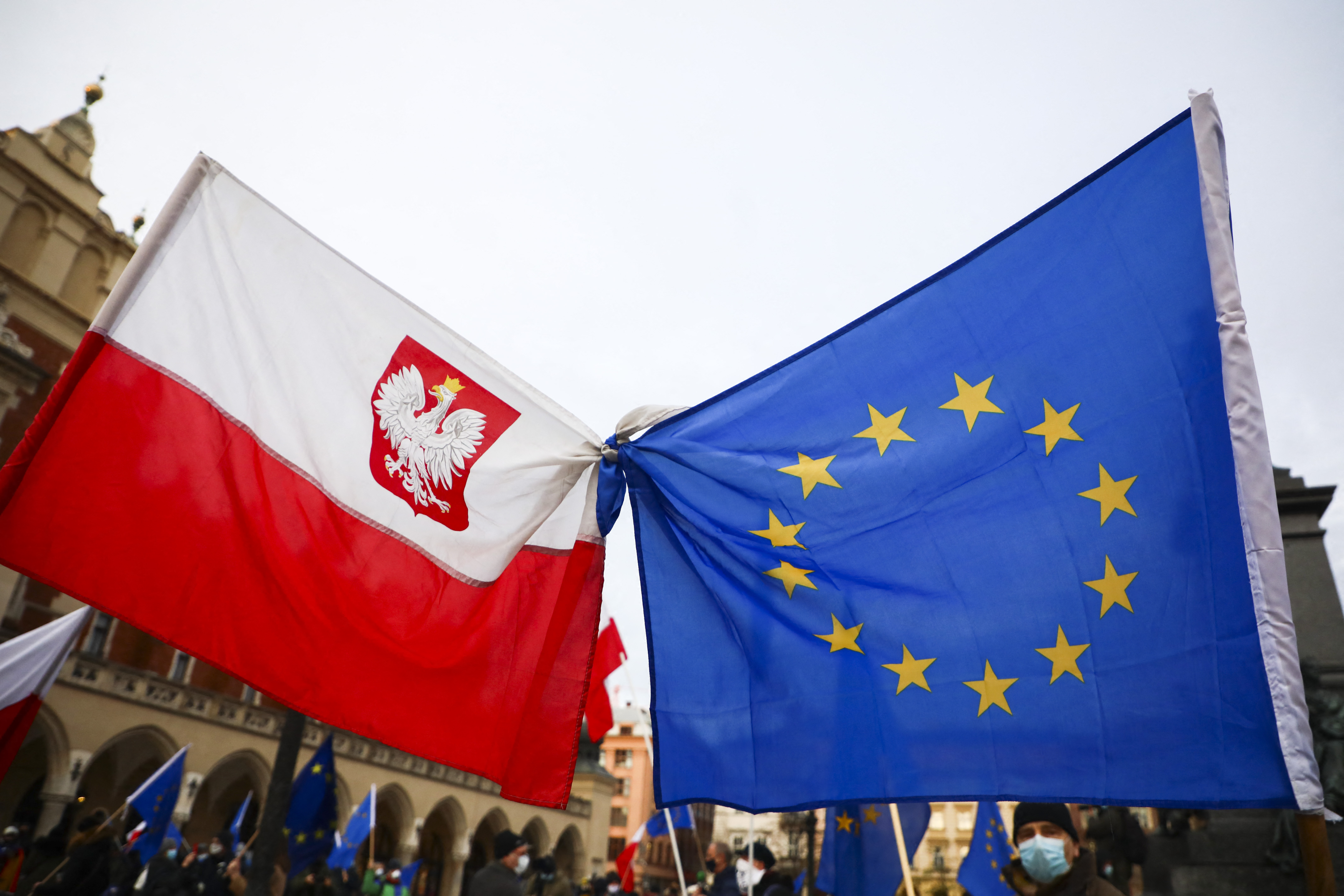Lengyelország Alkotmánybírósága szerint több EU-s törvény a lengyel alkotmányba ütközik