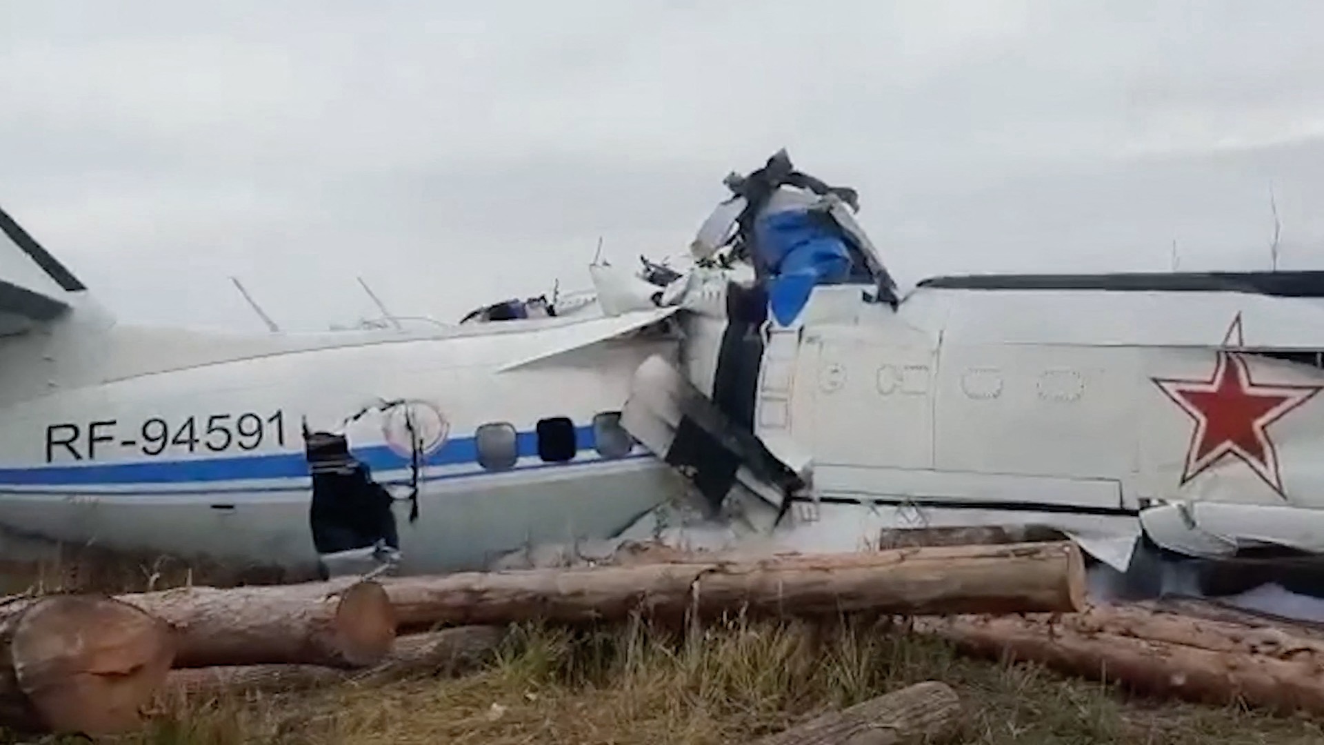 Lezuhant egy sportejtőernyősöket szállító repülőgép Oroszországban, 16-an meghaltak