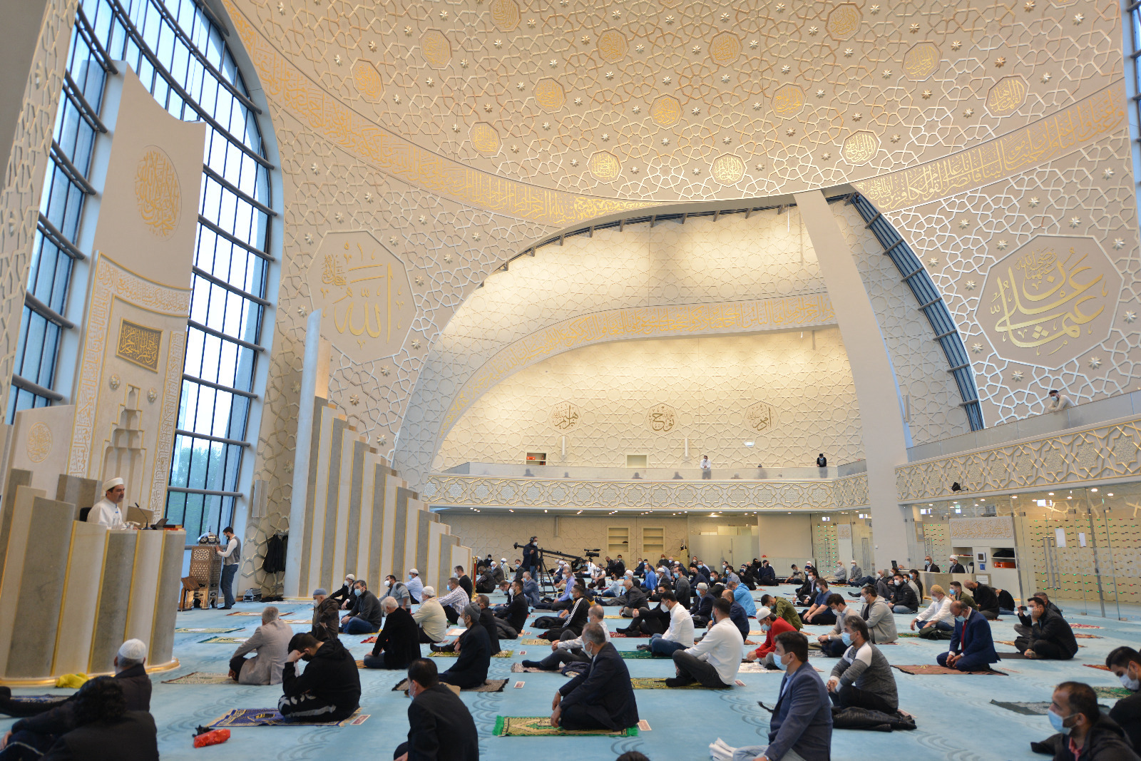 Hangszórókkal hívják imára a kölni muszlimokat a mecsetek müezzinjei péntekenként
