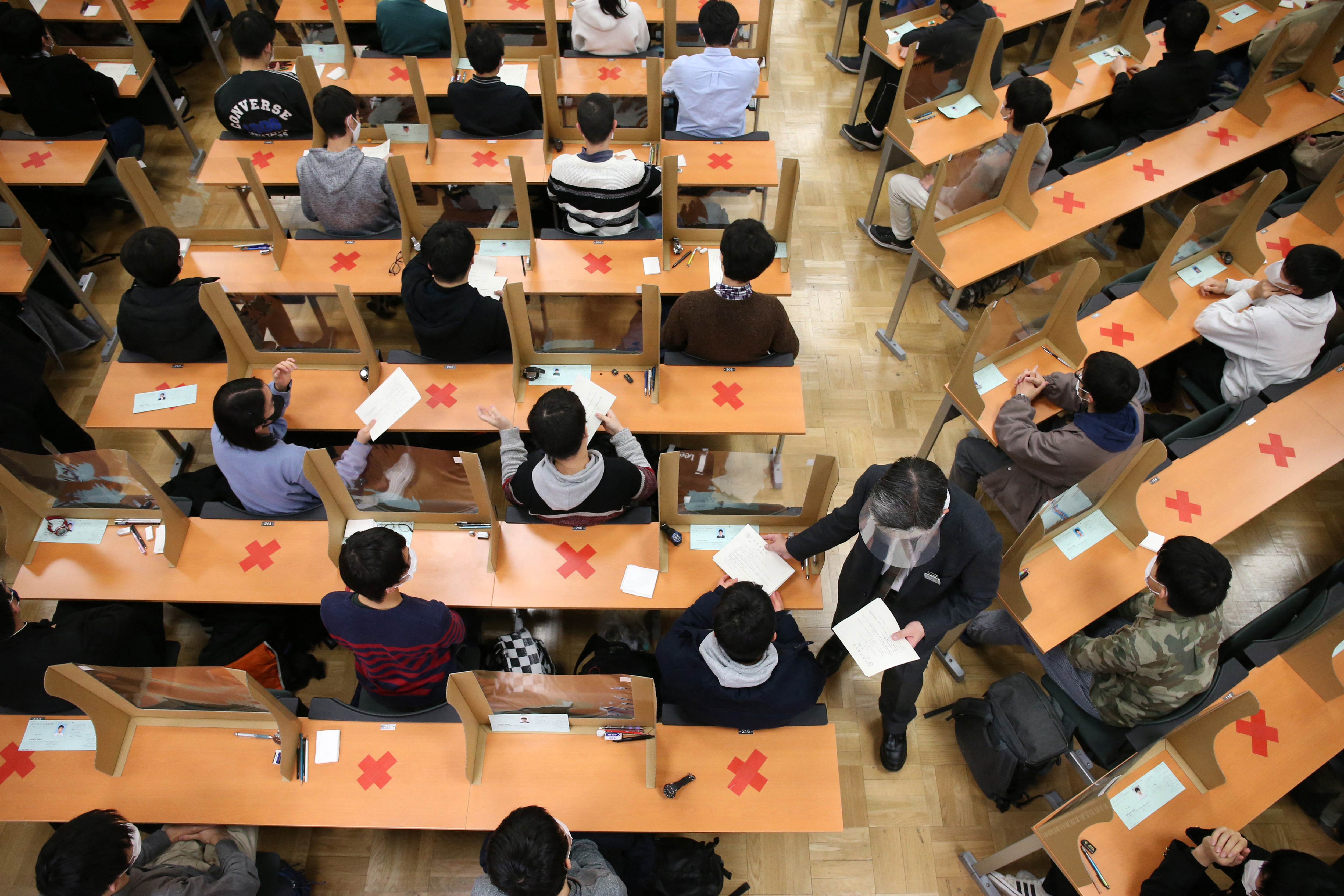 Felvételi vizsga a Tokió Egyetemen idén februárban