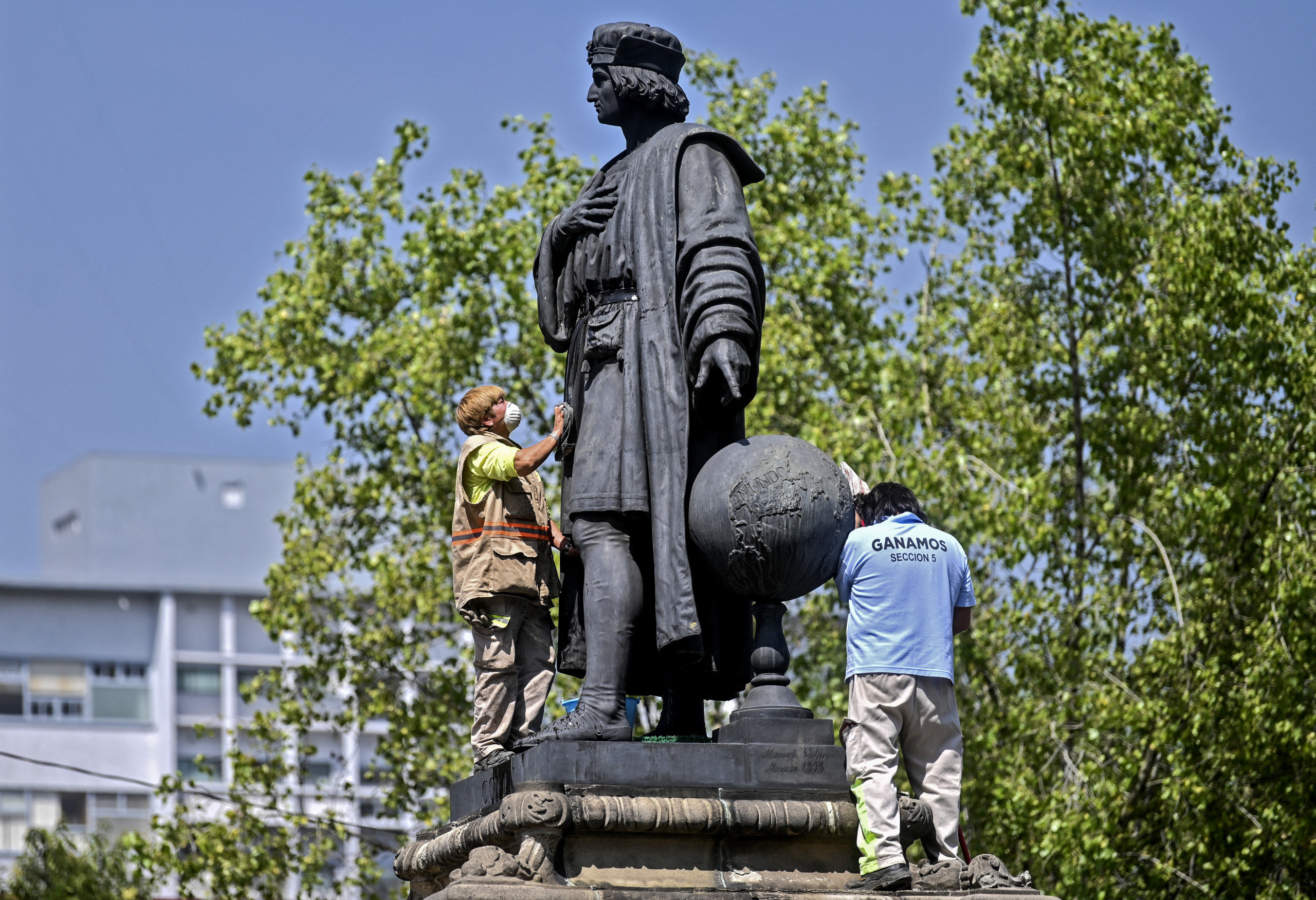 Памятник в честь открытия. Памятник Христофору Колумбу в Барселоне. Статуя Колумба. Памятник Колумбу в Америке. Памятник Христофору Колумбу в США.