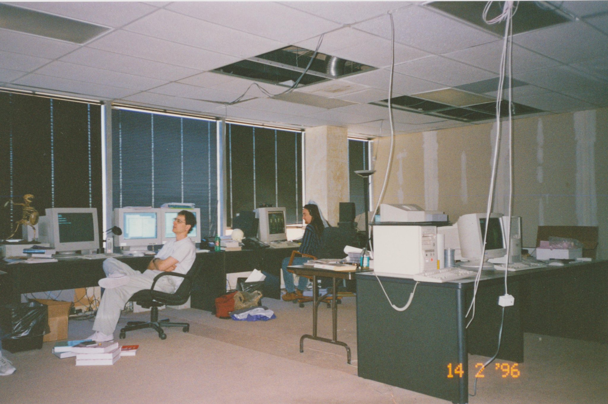 Michael Abrash és Adrian Carmack az id Software irodájában, hónapokkal a Quake megjelenése előtt
