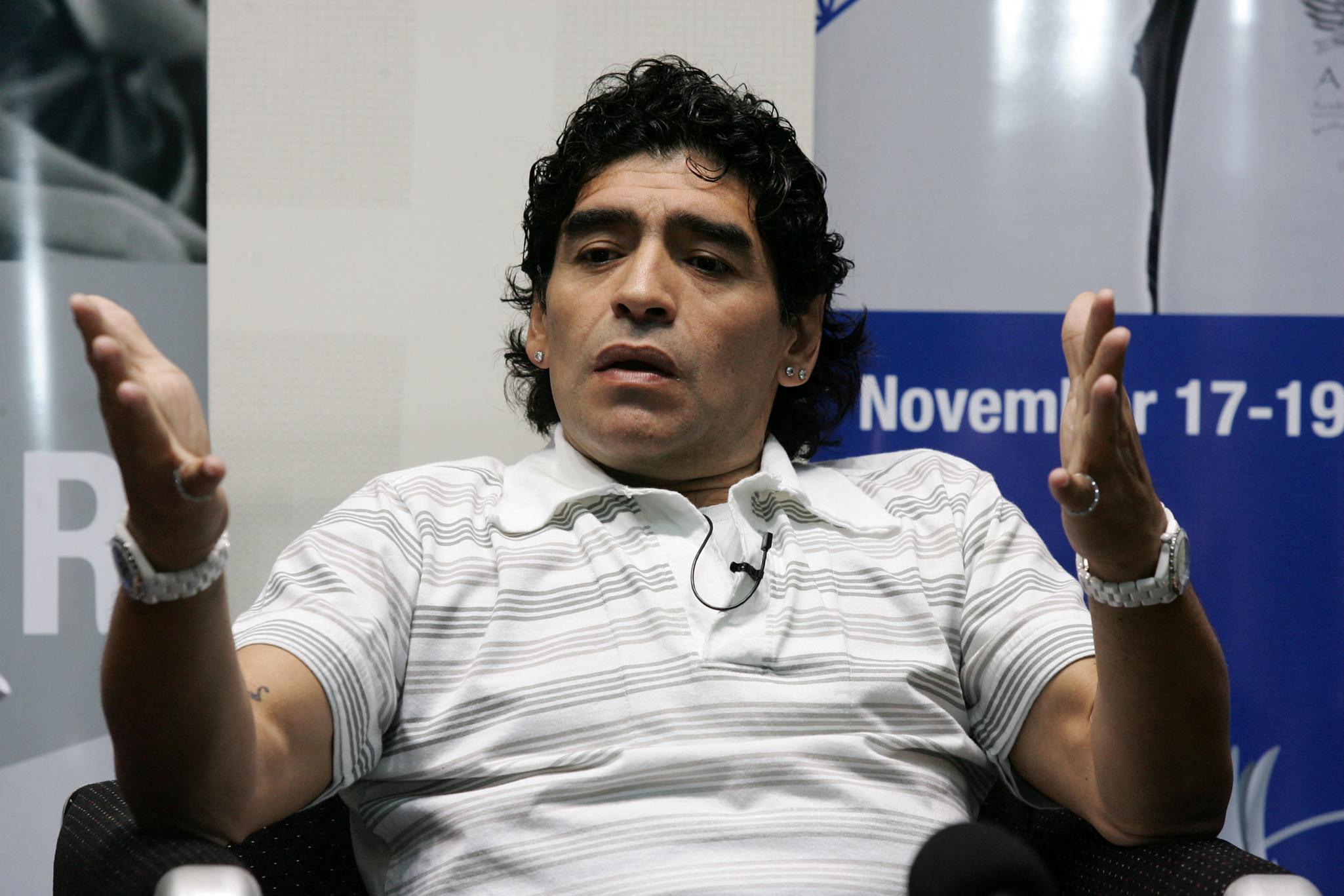 Előkerült egy videó, amin Maradona egy 16 éves lánnyal fekszik az ágyban, a nő szerint a focista drogokkal tömte és kihasználta