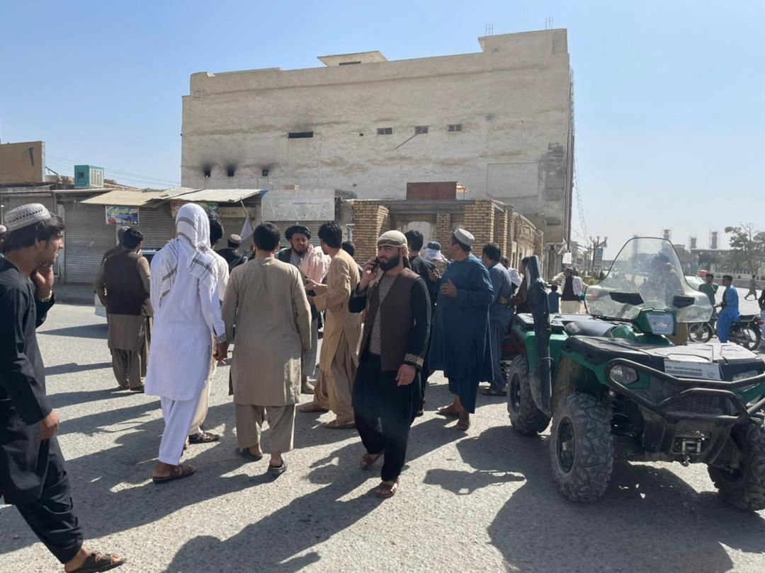 Robbanás történt egy afgán mecsetben, többen meghaltak és sokan megsérültek
