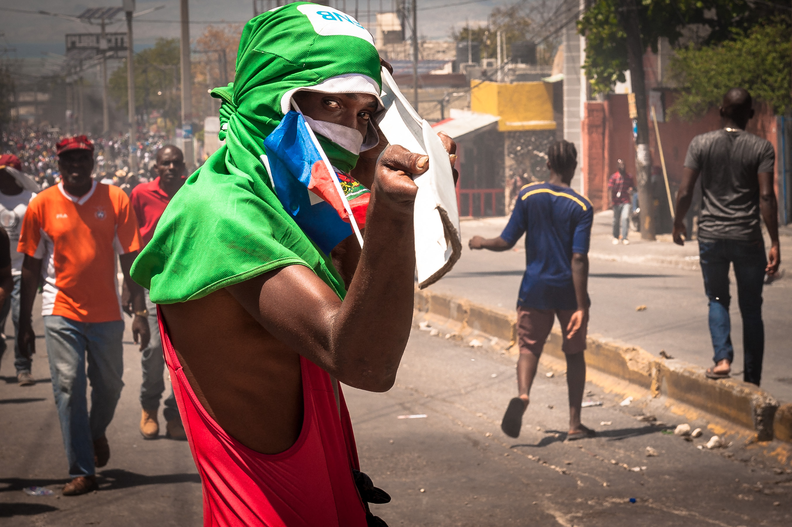 Az év elején többször erőszakosan tüntettek Jovenel Moise ellen, majd júliusban merényletet követtek el ellene. Azóta egyre veszélyesebb hely lett Haiti.