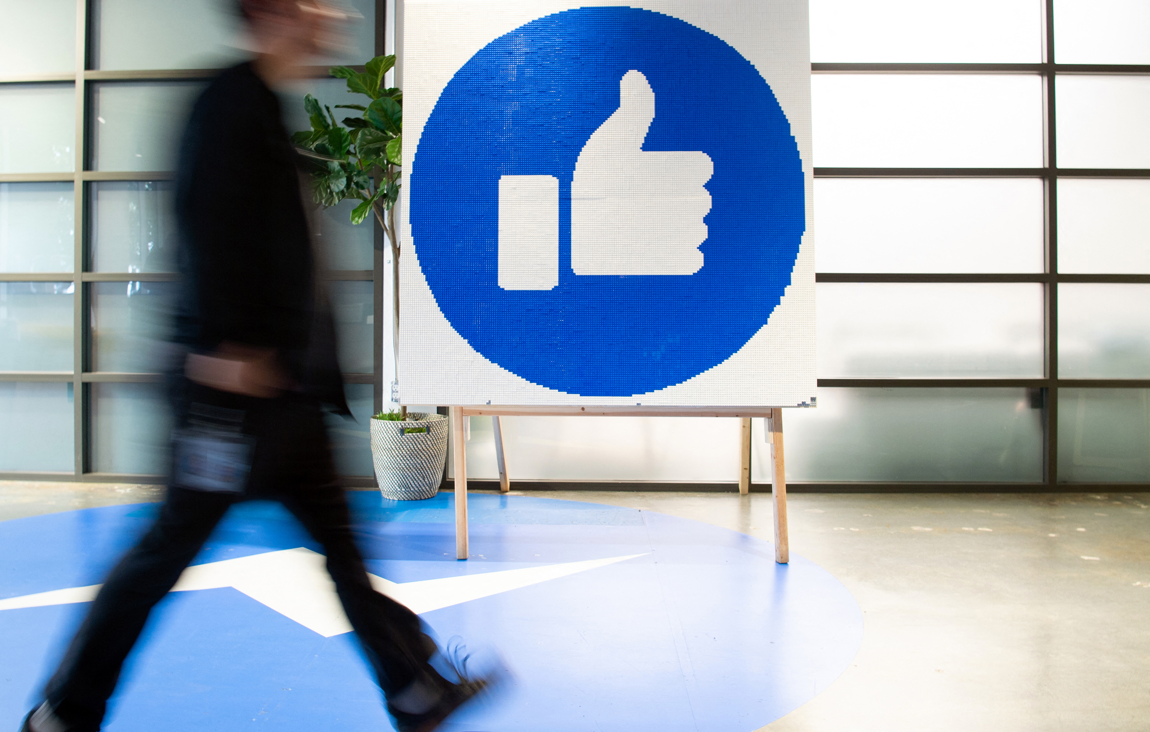 Egy új cégnév alatt futhat a Facebook a jövőben