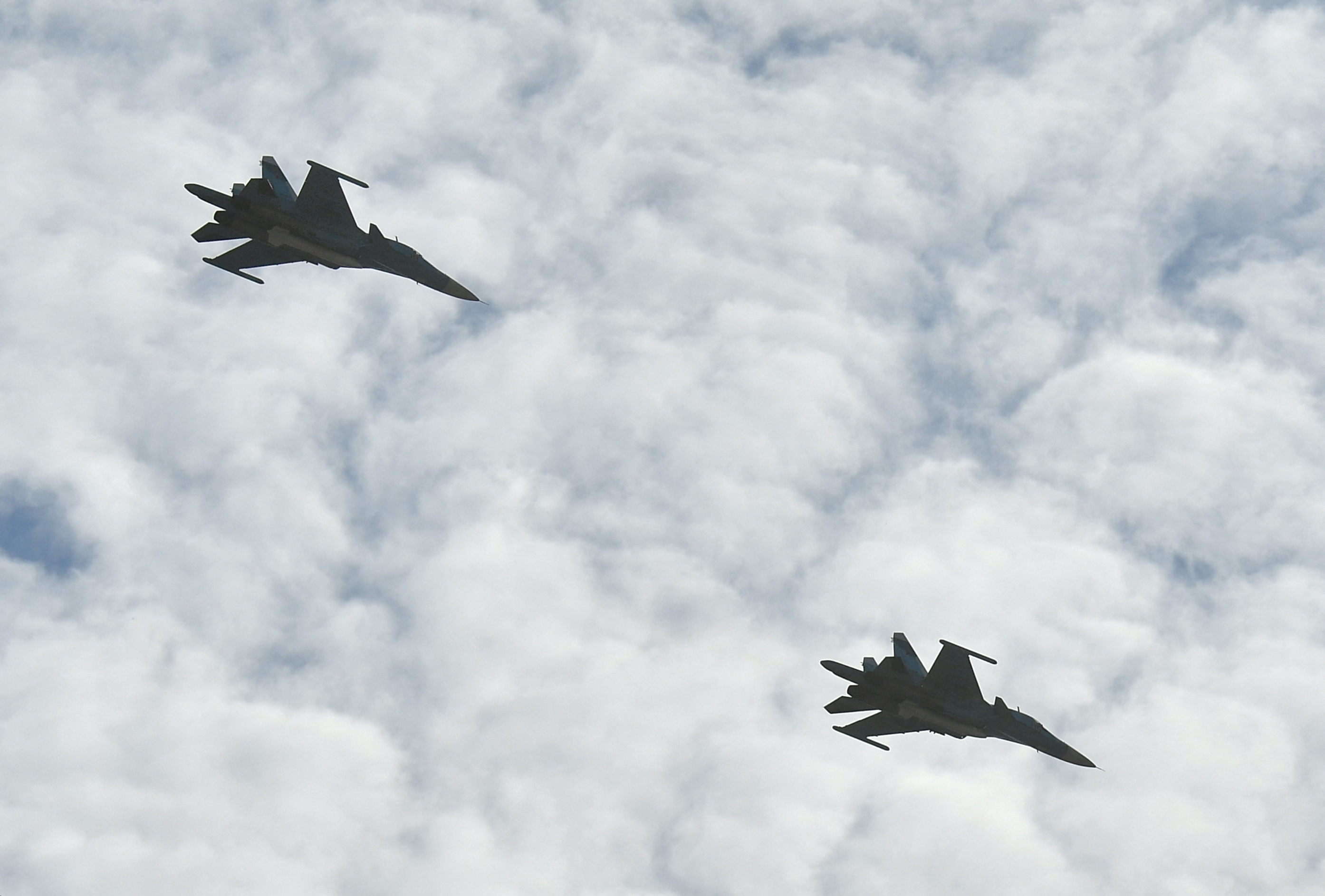 Két orosz vadászgép kísérte az amerikai légierő négy repülőgépét a Fekete-tenger felett