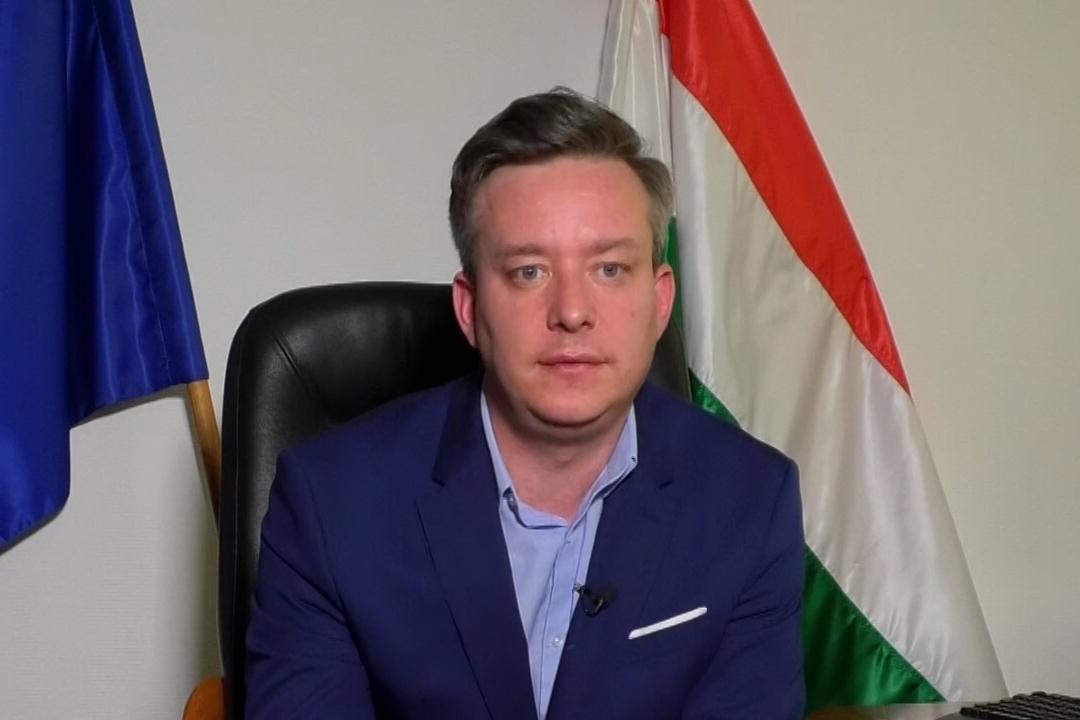 A magyar választásokba történő beavatkozással vádolta Bidenéket egy magyar diplomata Washingtonban