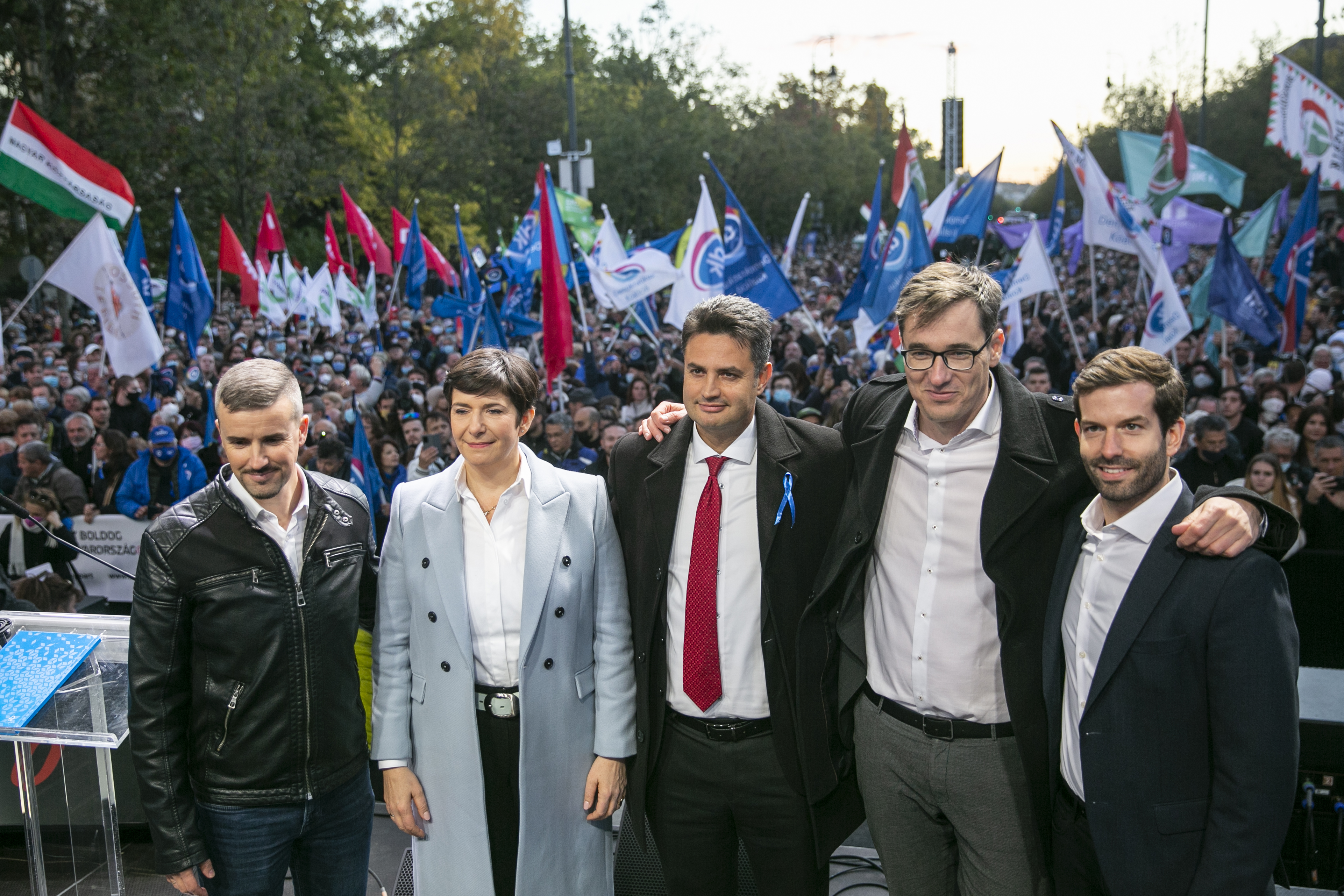 Jakab Péter, Dobrev Klára, Márki-Zay Péter, Karácsony Gergely és Fekete-Győr András 2021. október 23-án a közös ellenzéki megemlékezésen.