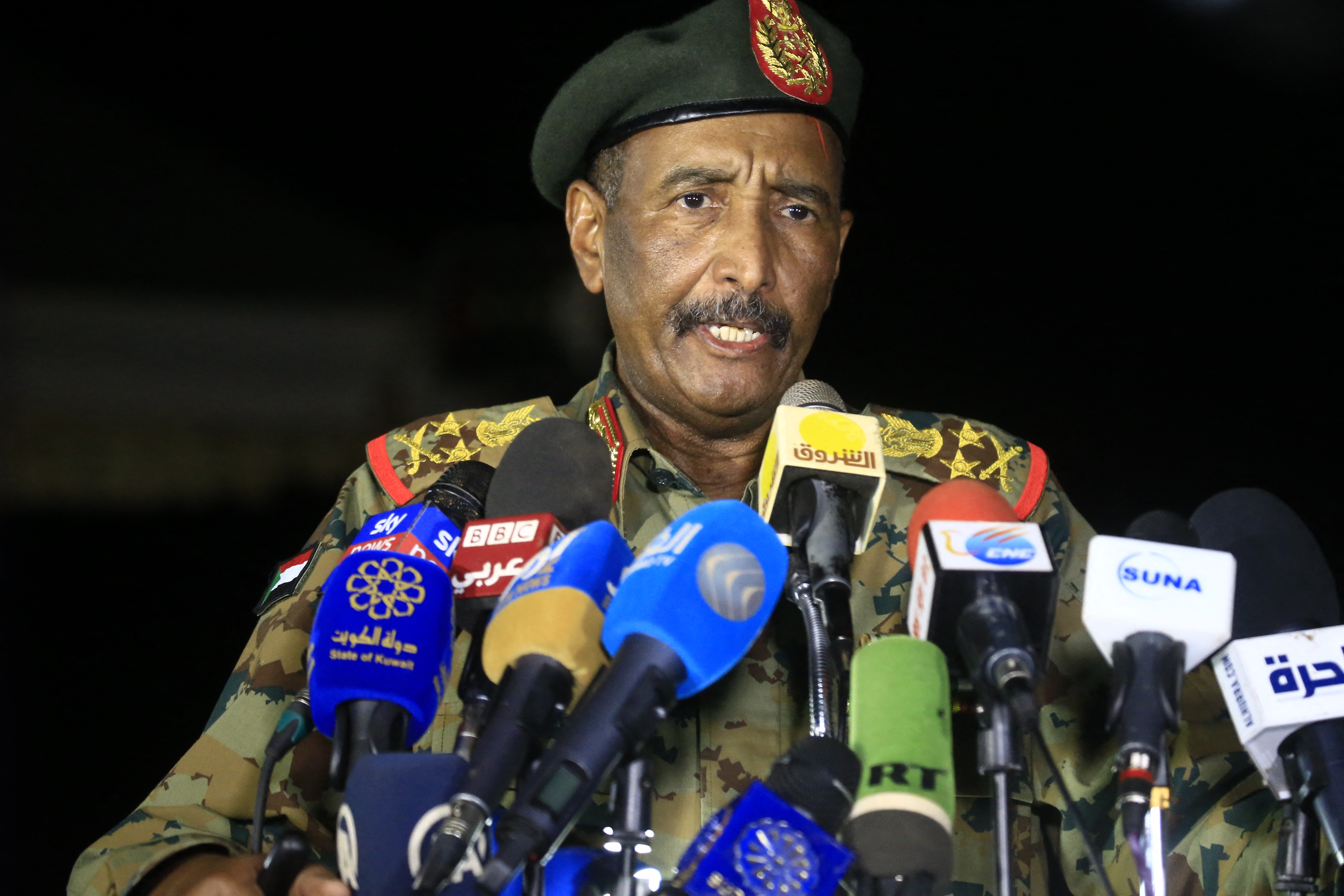 Rendkívüli állapot Szudánban: a hadsereg feloszlatta a katonai-civil tanácsot és az átmeneti kormányt