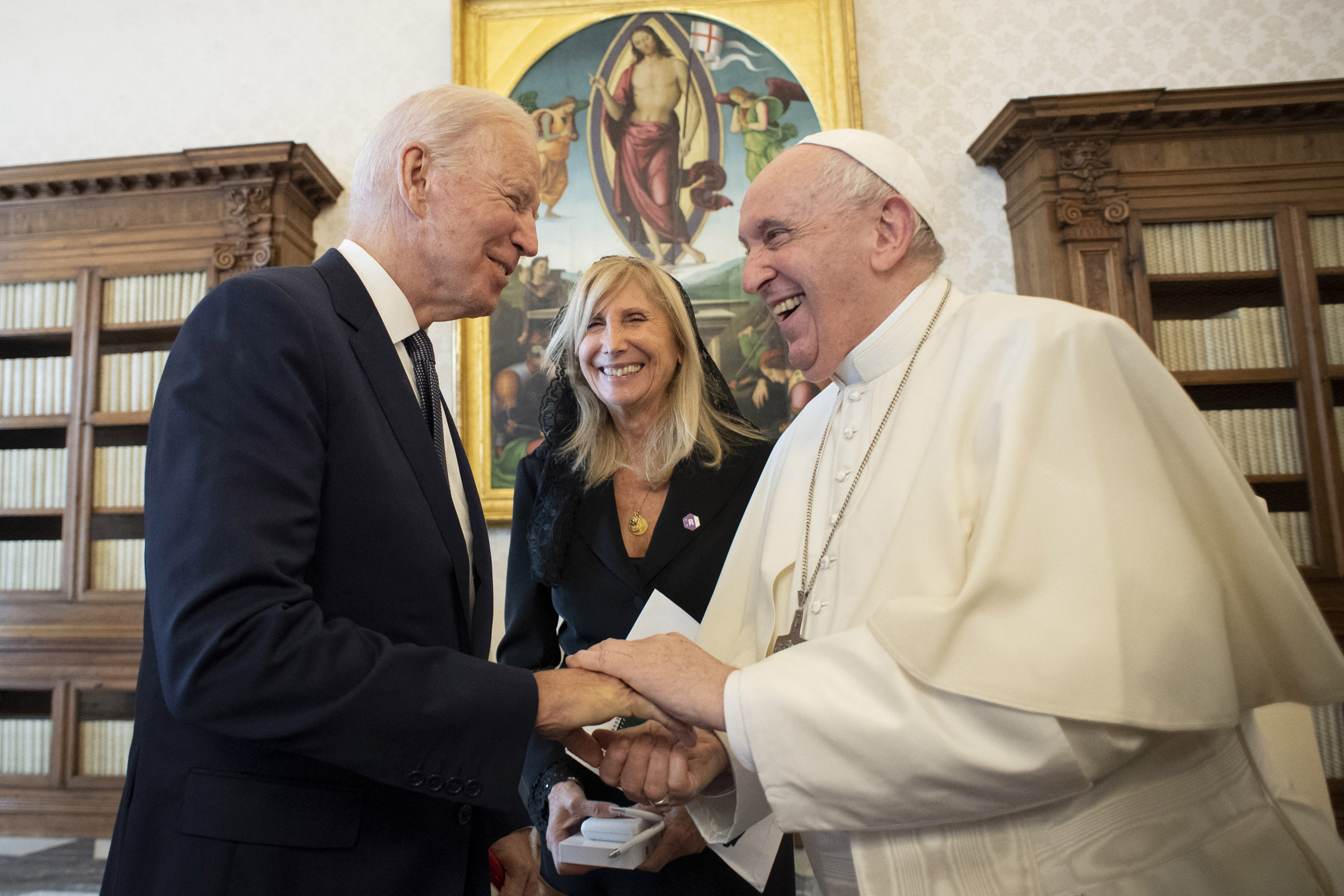 Az amerikai püspökökkel szemben Ferenc pápa szerint nyugodtan magához veheti Krisztus testét Joe Biden