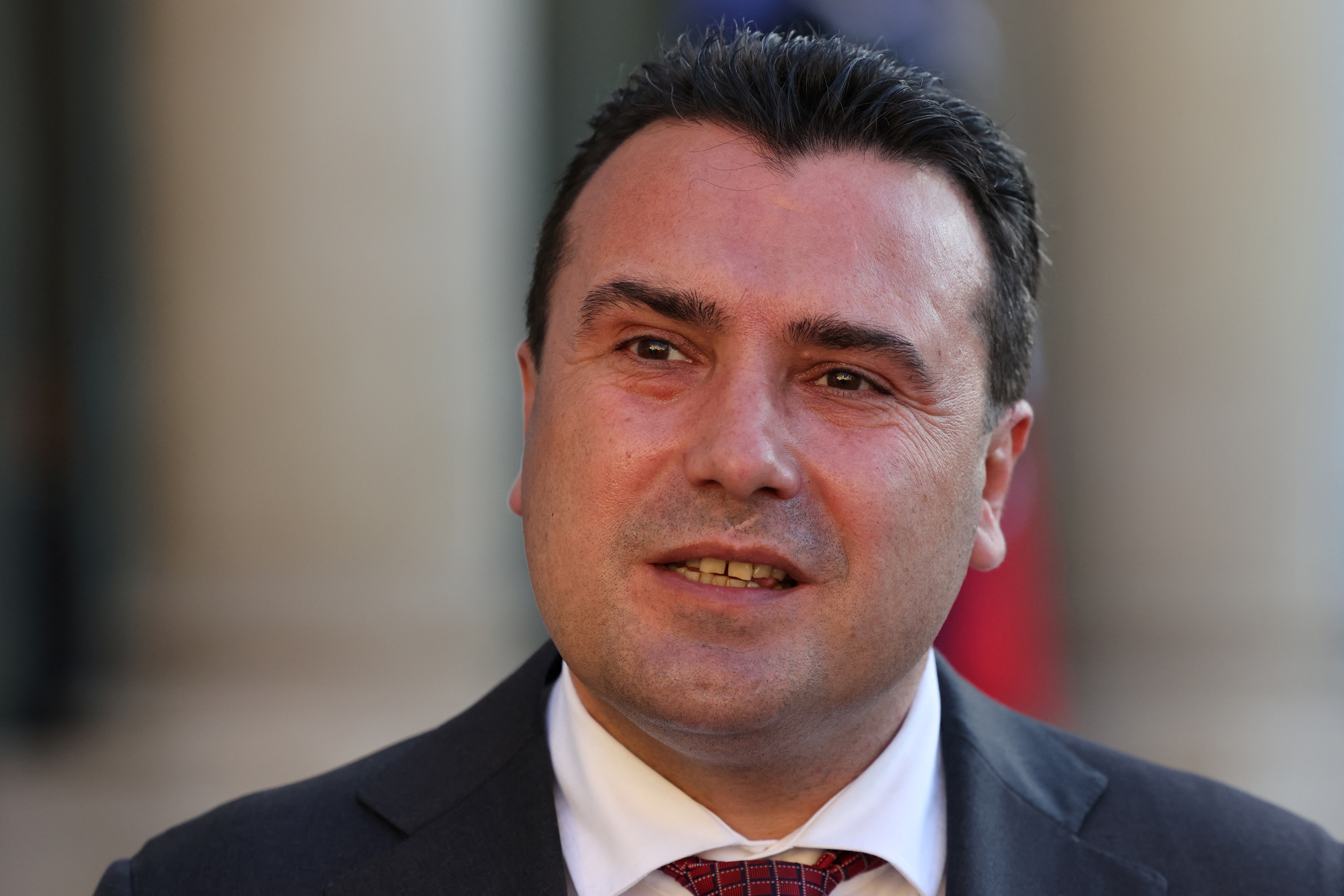 Pártja katasztrofális önkormányzati választási szereplése miatt lemondott az észak-macedón kormányfő