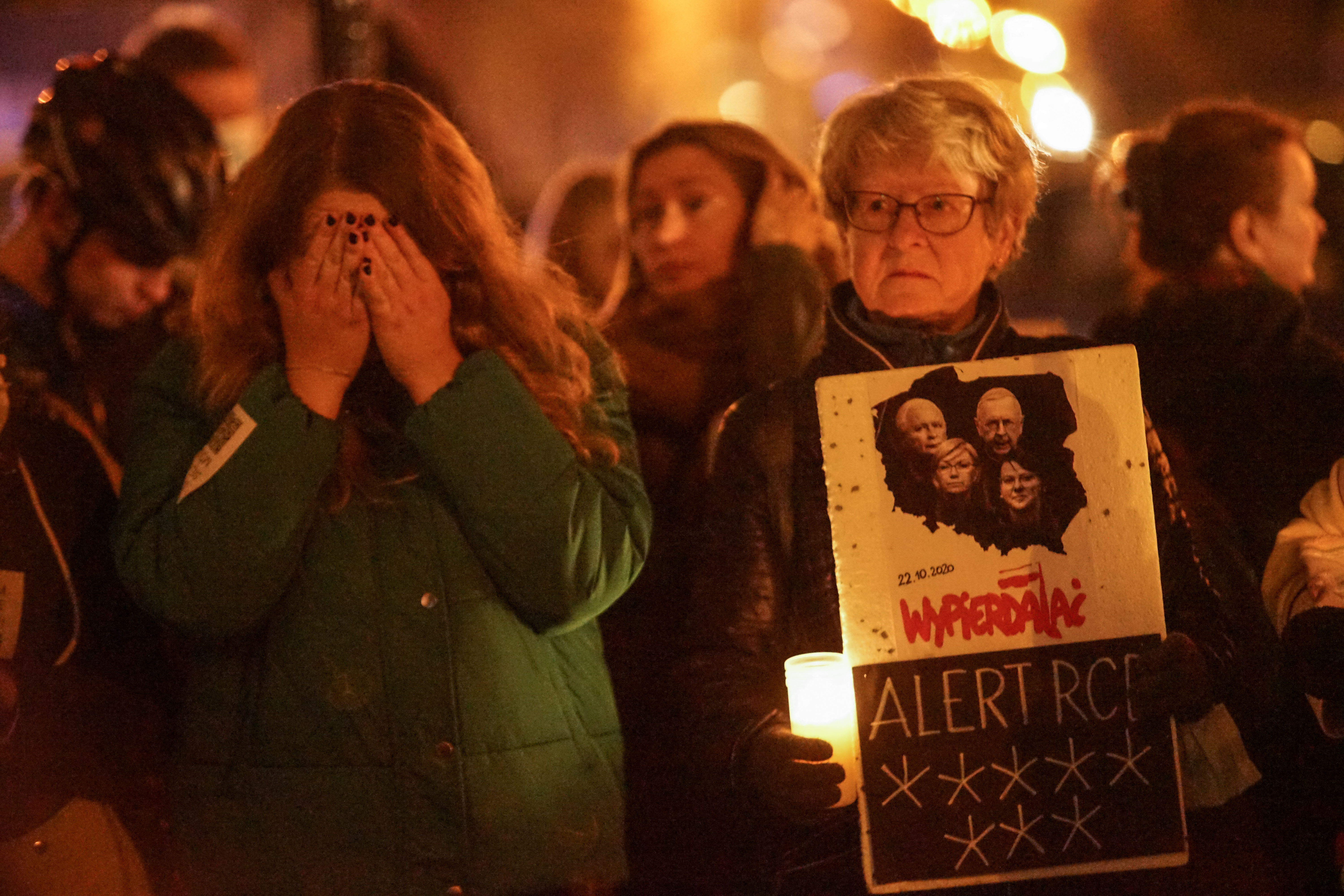 Tüntettek Lengyelországban, mert a szigorított abortusztörvény okozhatta egy nő halálát