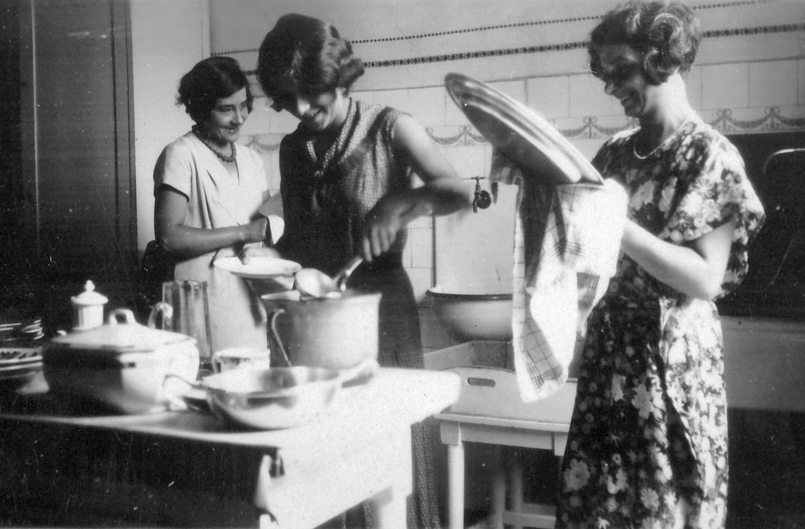 Magyarországon a nők nem kapnak a hatalomból, de legalább jut idejük mosogatni