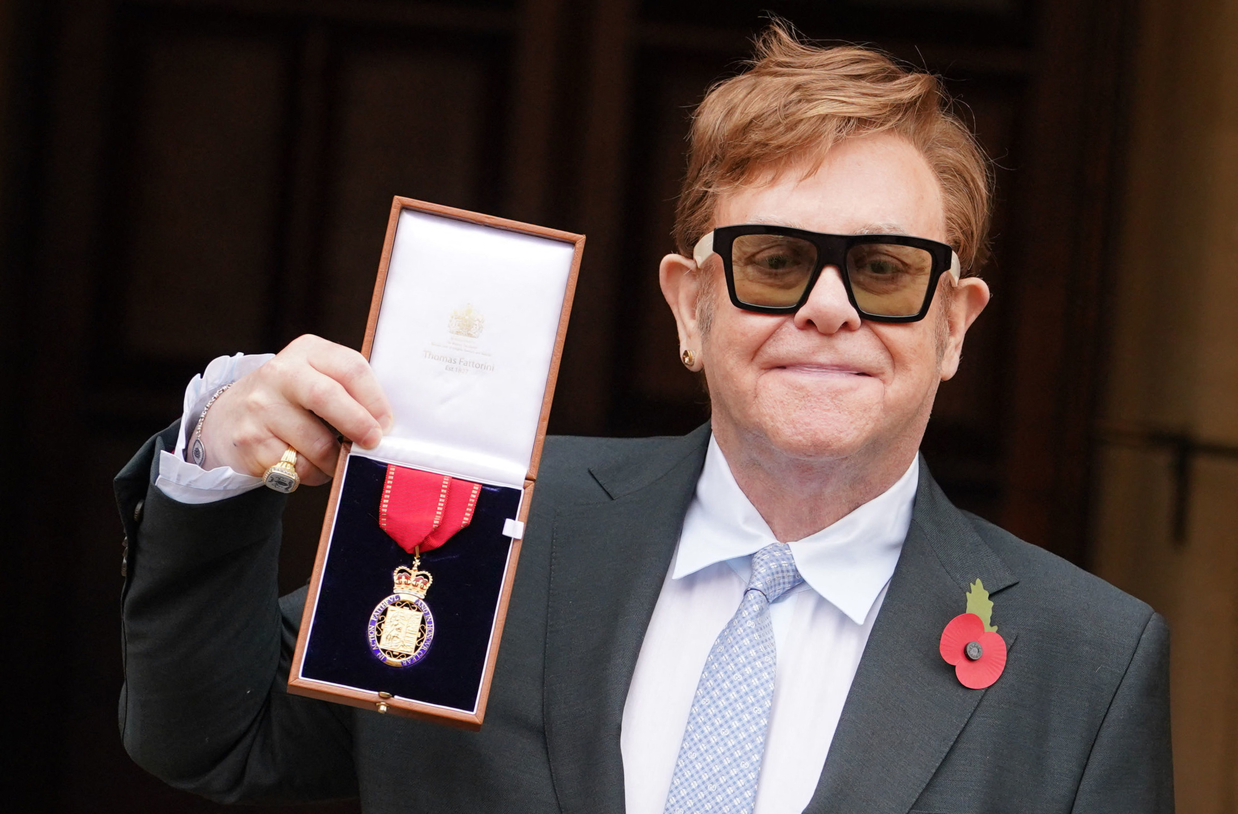 Károly herceg a brit becsületrend tagjává avatta Elton Johnt