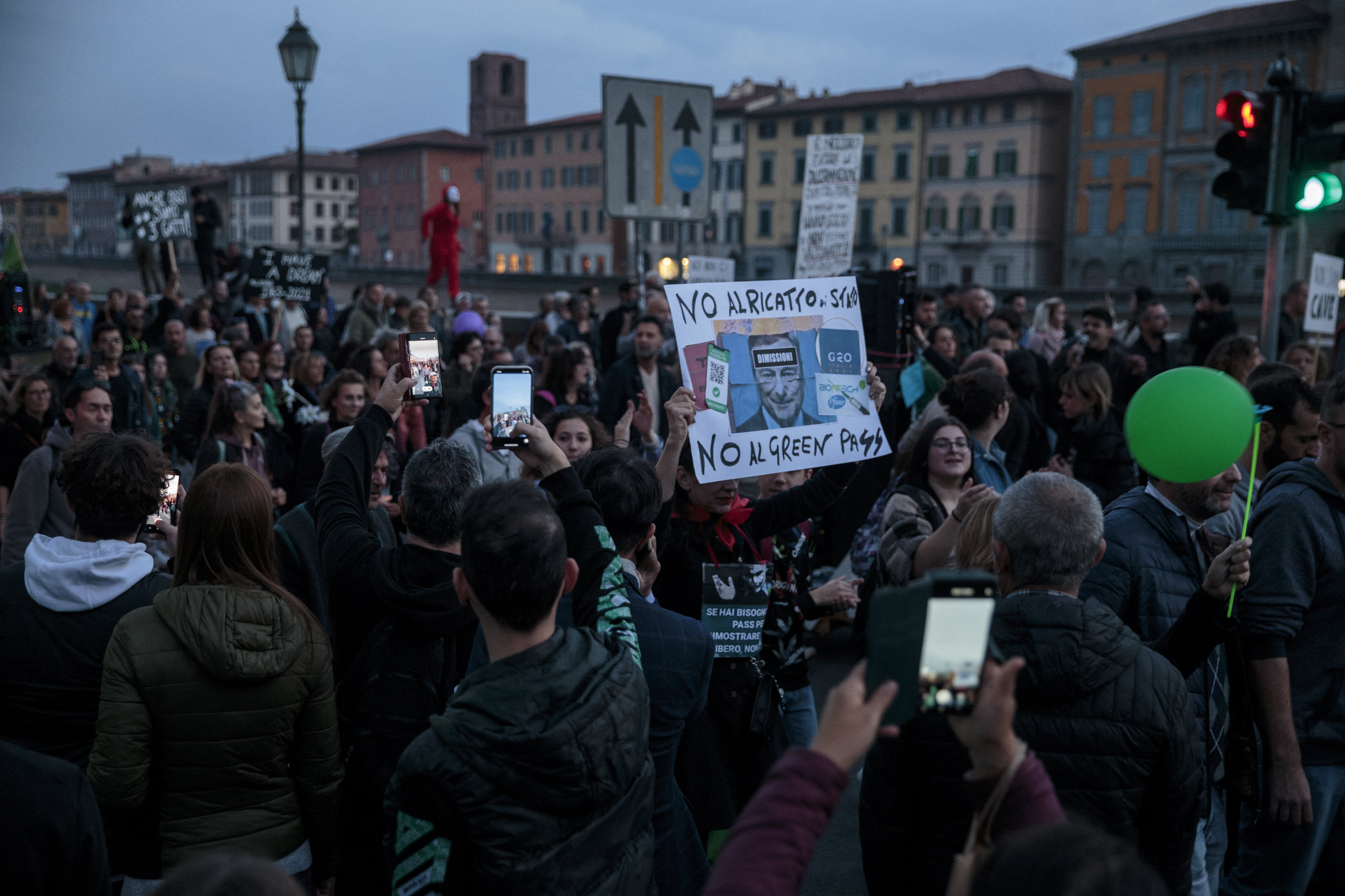 Merényletekre készültek az oltásellenesek Olaszországban