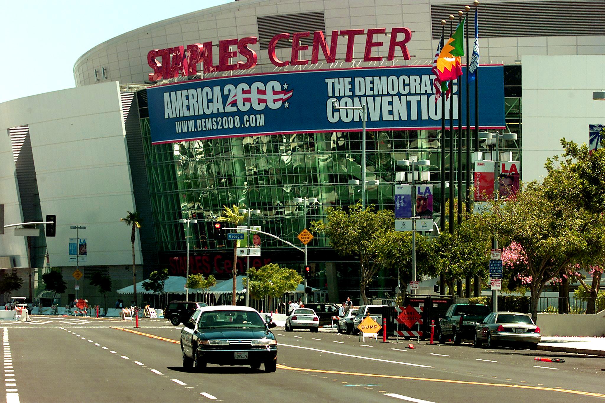 Csúcson a kriptoőrület: Crypto.com Arénára nevezik át Los Angeles ikonikus helyszínét, a Staples Centert