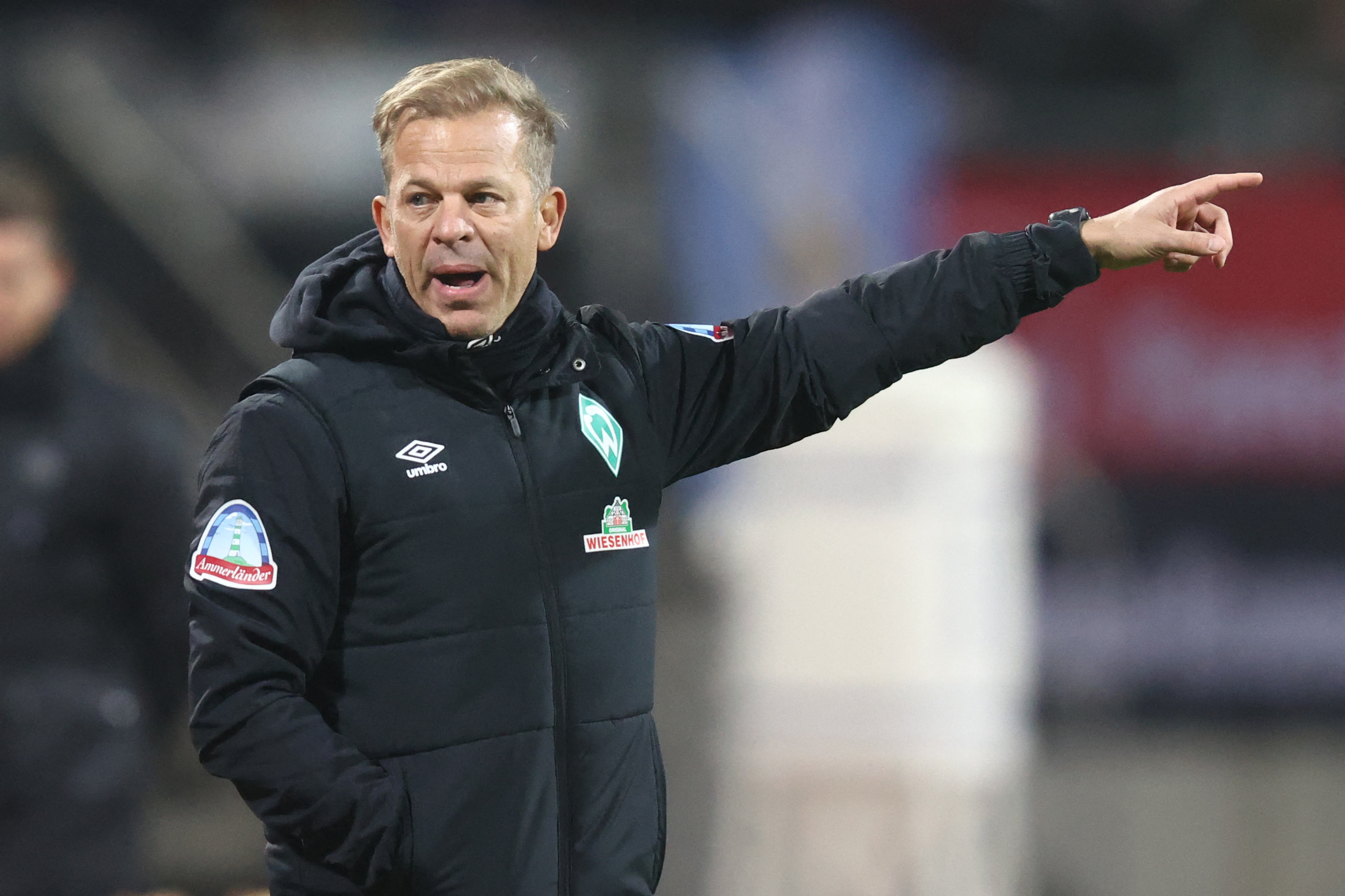 Lemondott a Werder Bremen edzője, aki ellen hamis oltási igazolvány miatt nyomoznak