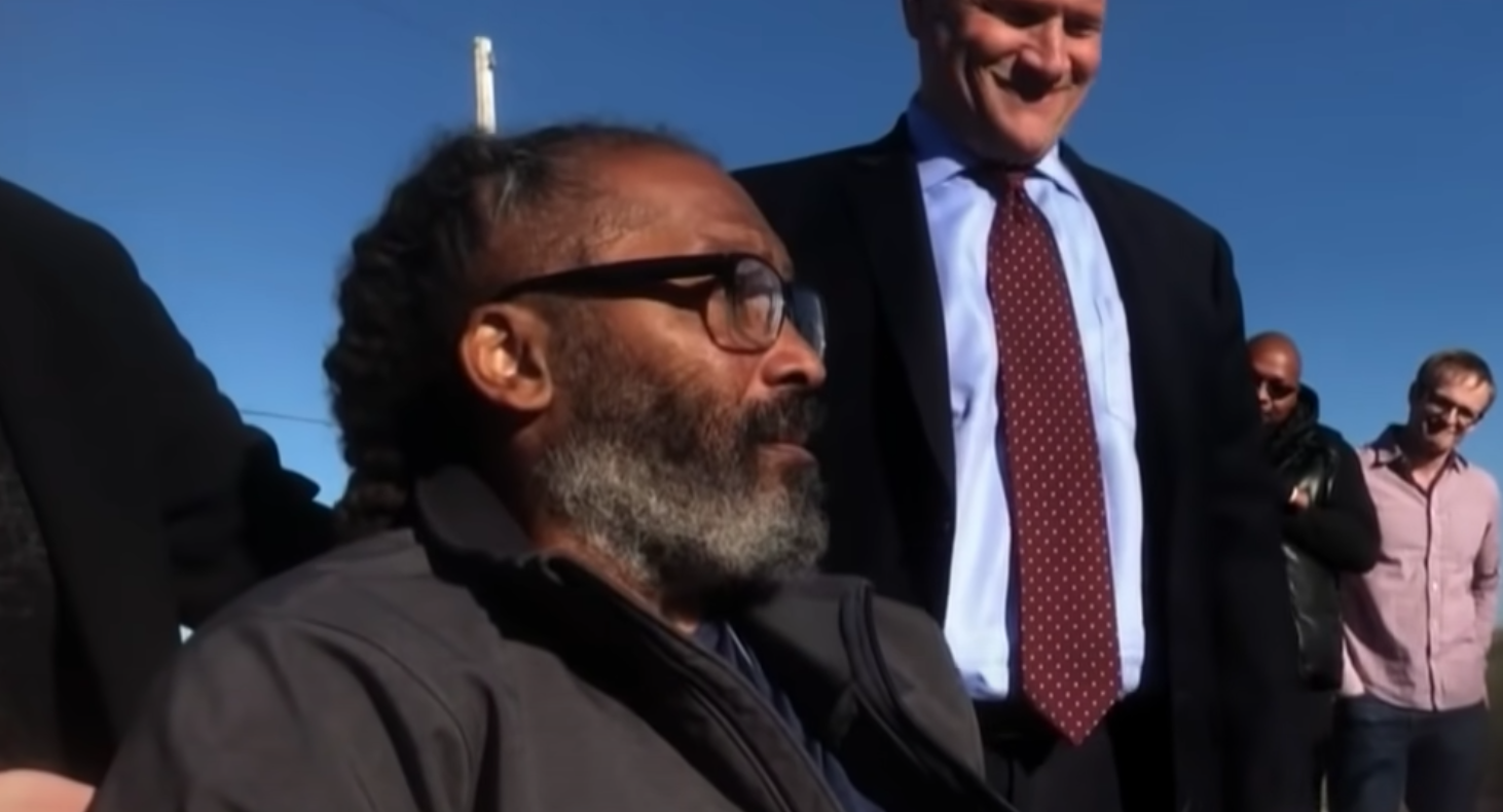 42 év után engedtek ki a börtönből egy amerikai férfit, aki ártatlanul ült egy hármas gyilkosság miatt