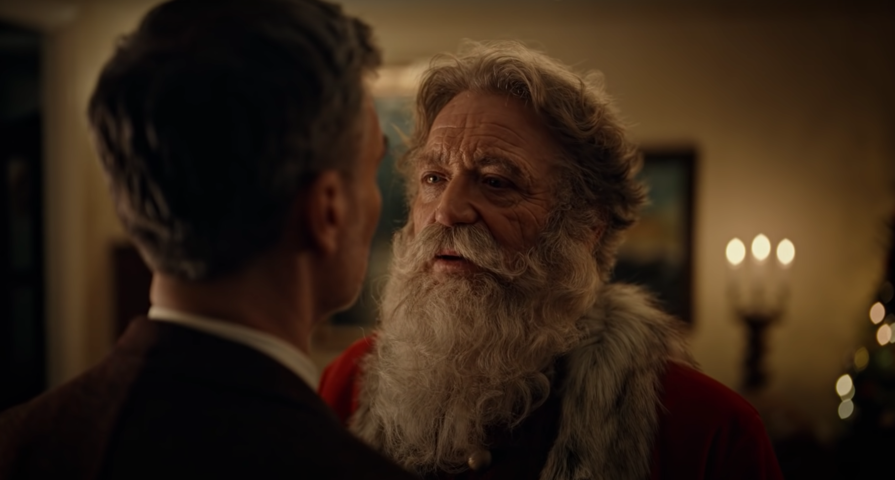 A norvég posta karácsonyi reklámjában egymásba szeret egy férfi és a Mikulás