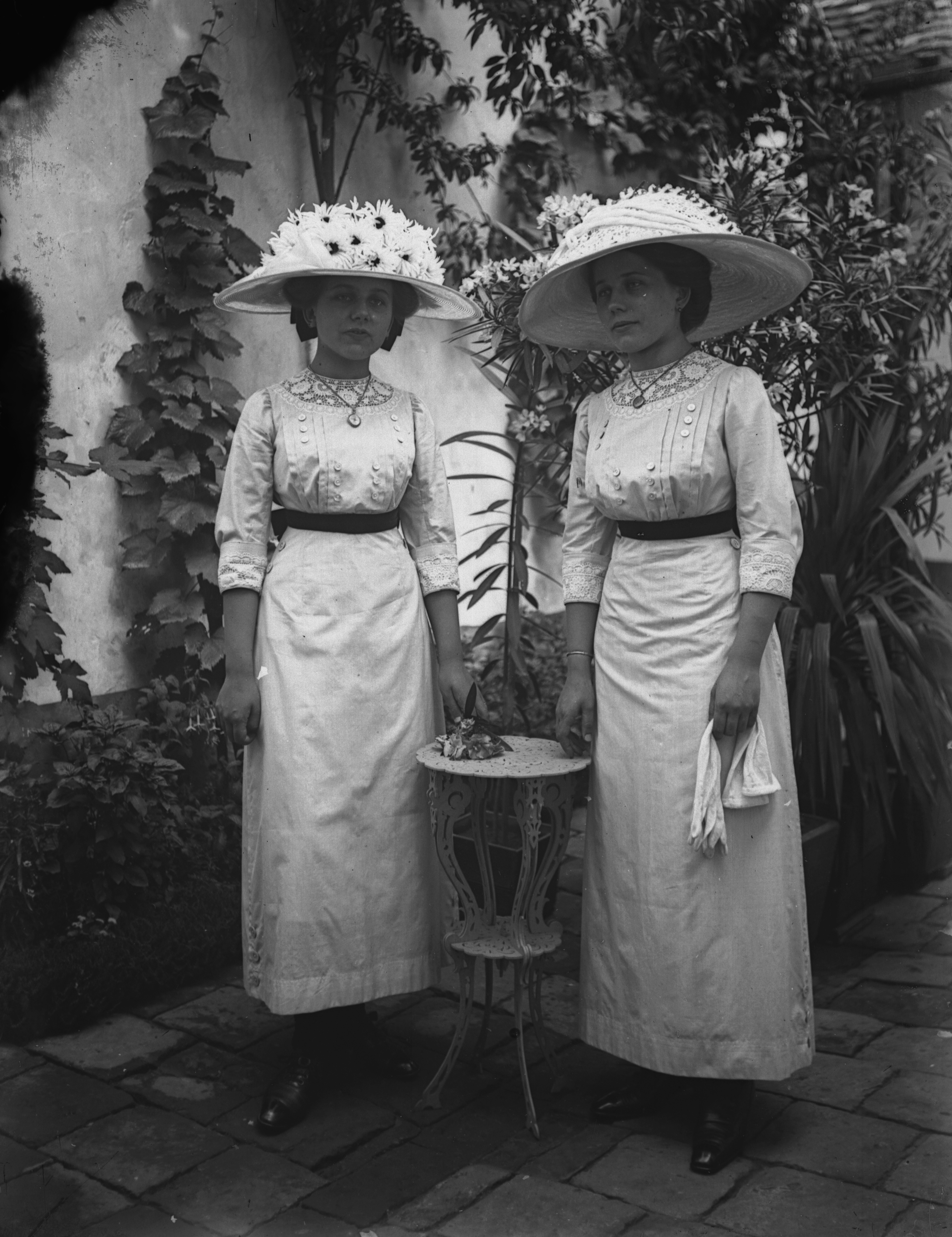 Ikrek kalapban 1911-ben