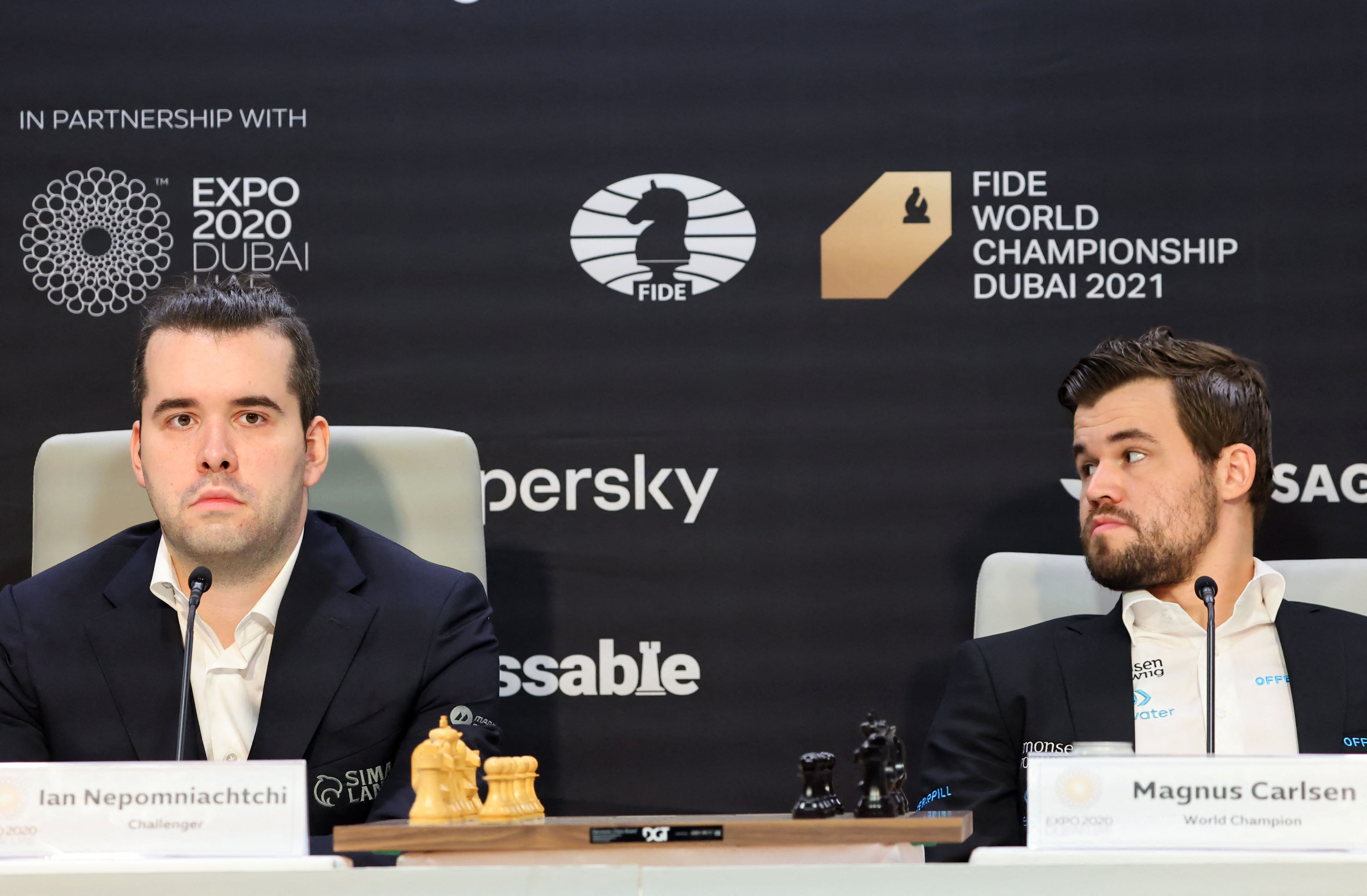 A dubaji sakkvébédöntőn Jan Nyepomnyascsij kezdhet világossal Magnus Carlsen ellen