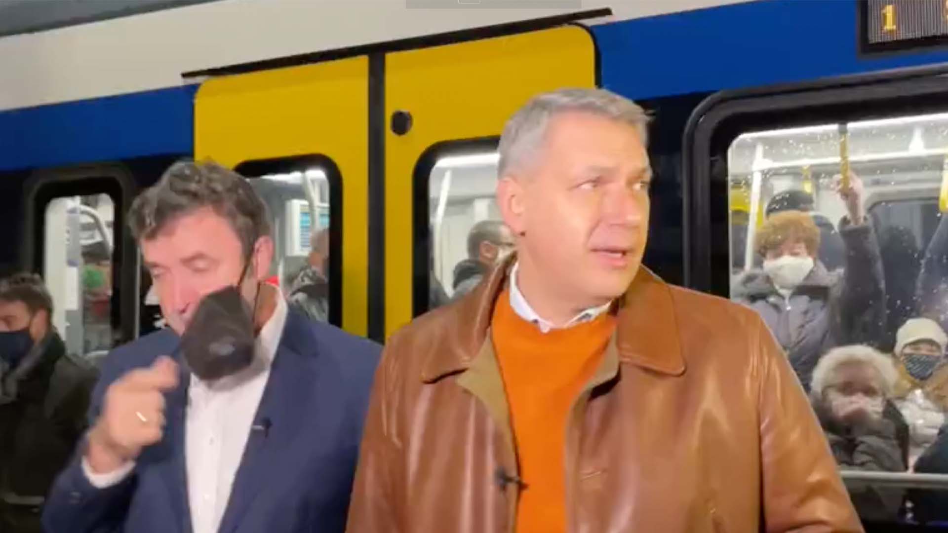 Álmos politikusok adták át a tram-traint
