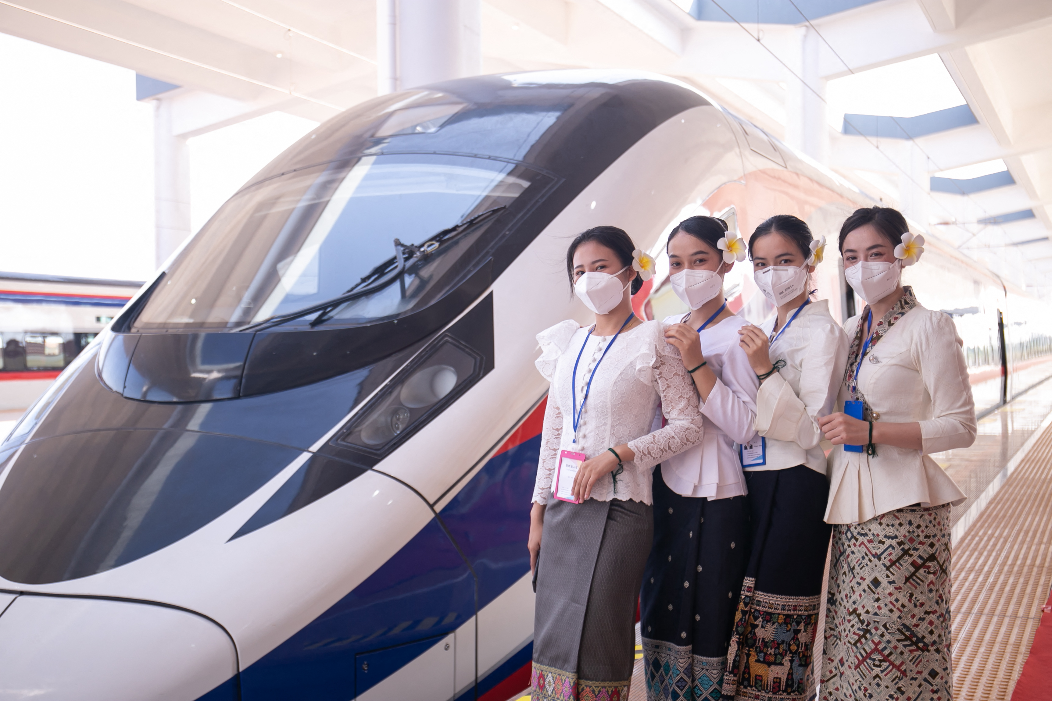 Felavatták Laosz első vasútját