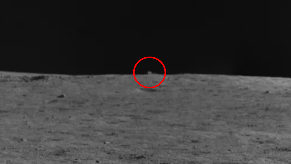 „Titokzatos kunyhót” fedezett fel a távolban a Hold túlsó oldalát járó kínai rover