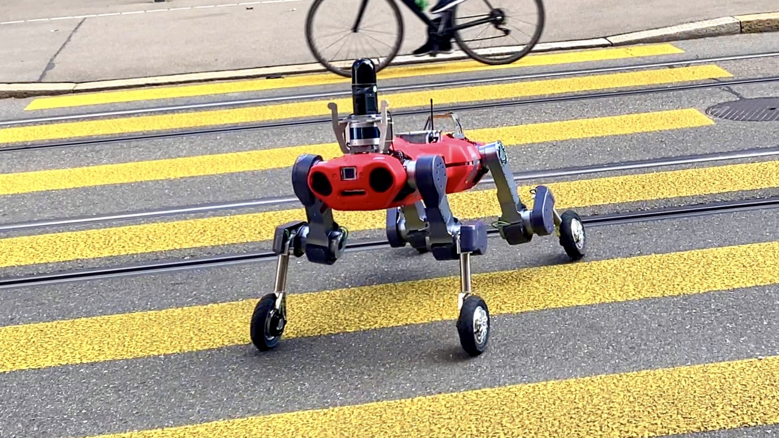 Multifunkciós terepjáró robotot fejlesztettek svájci kutatók