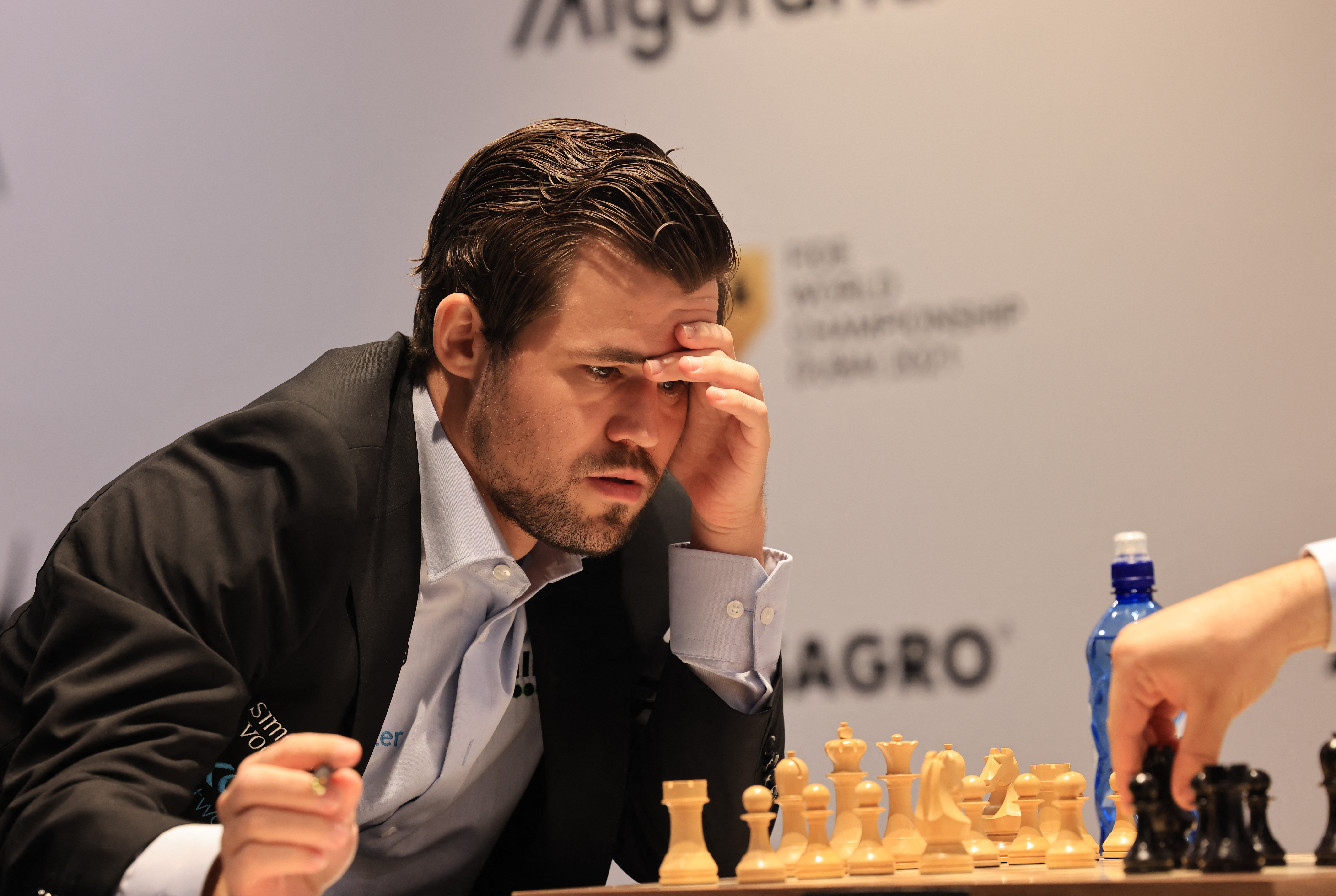 Magnus Carlsen szerint ki kell rakni az oroszokat a sakkversenyekről