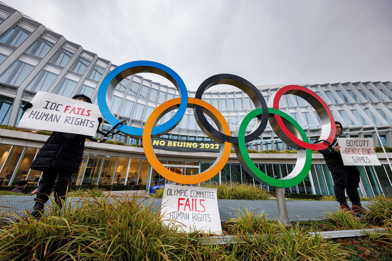Friss hírek: A NOB közleménye cinikusan hozzáteszi persze, hogy a „továbbra is szolidaritást vállal Ukrajna olimpiai közösségével”.