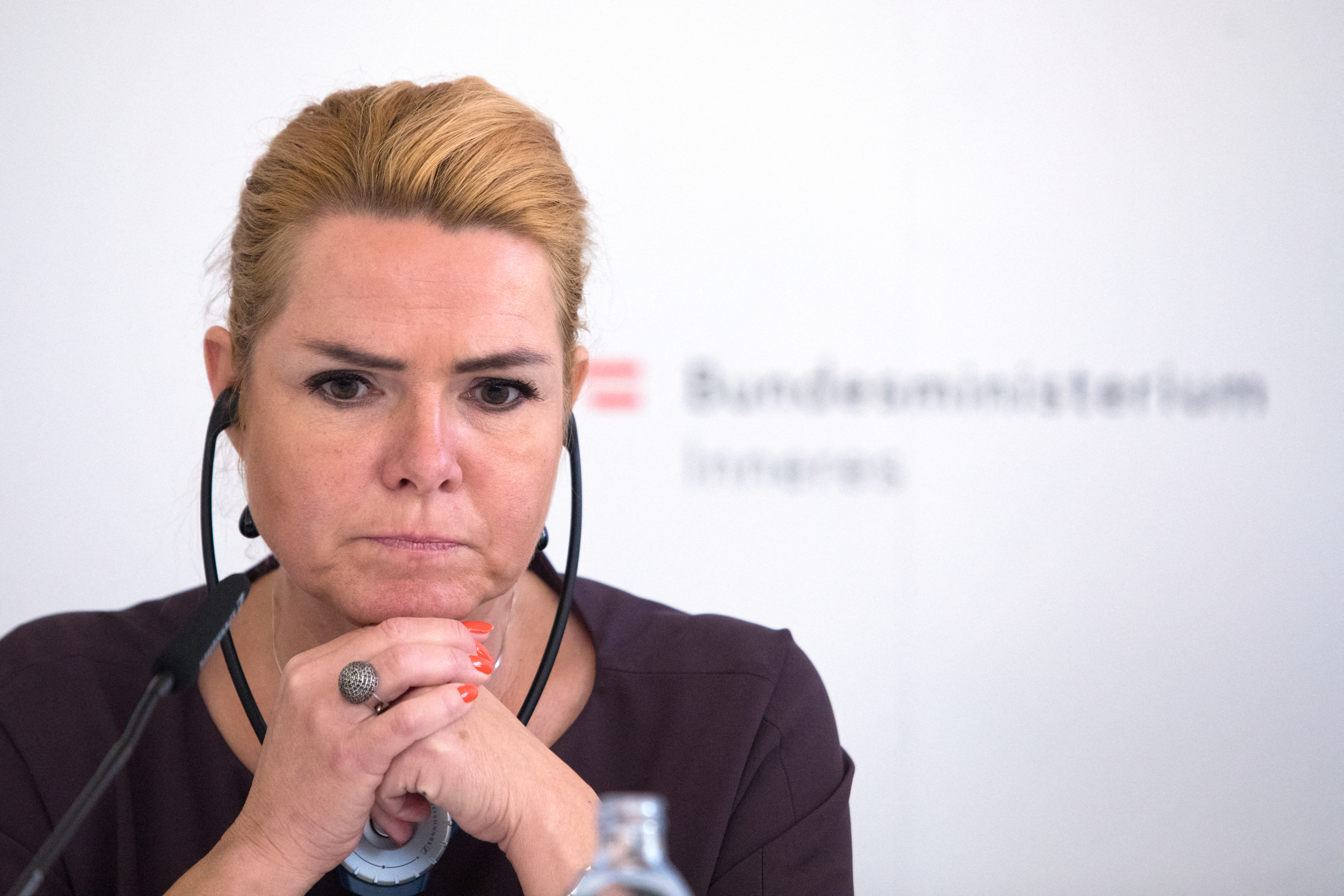 Börtönre ítélték a volt dán bevándorlásügyi minisztert menekült párok törvénytelen szétválasztása miatt