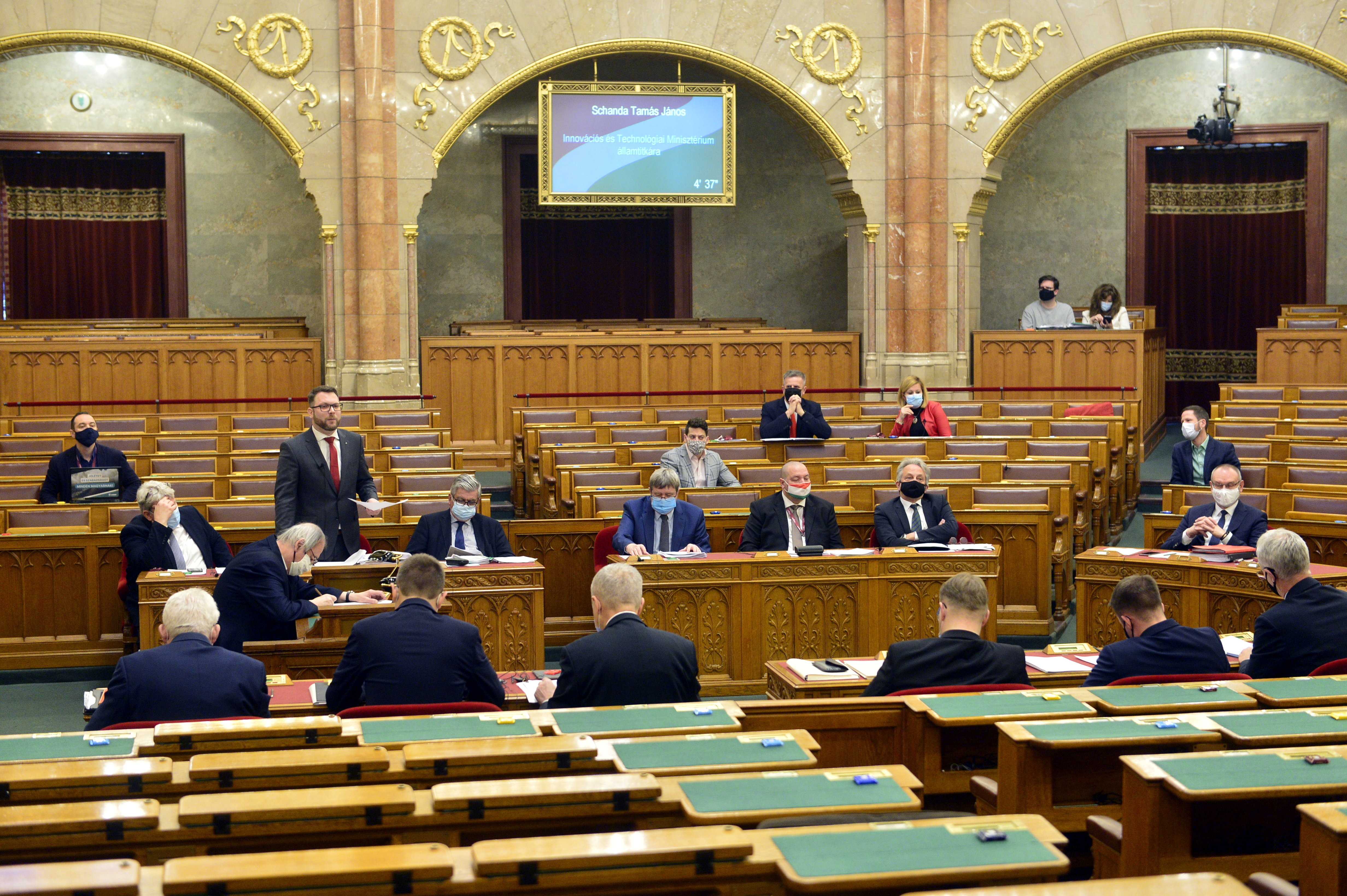 Végül 135 mandátuma lett a Fidesznek, a Mi Hazánknak pedig 6