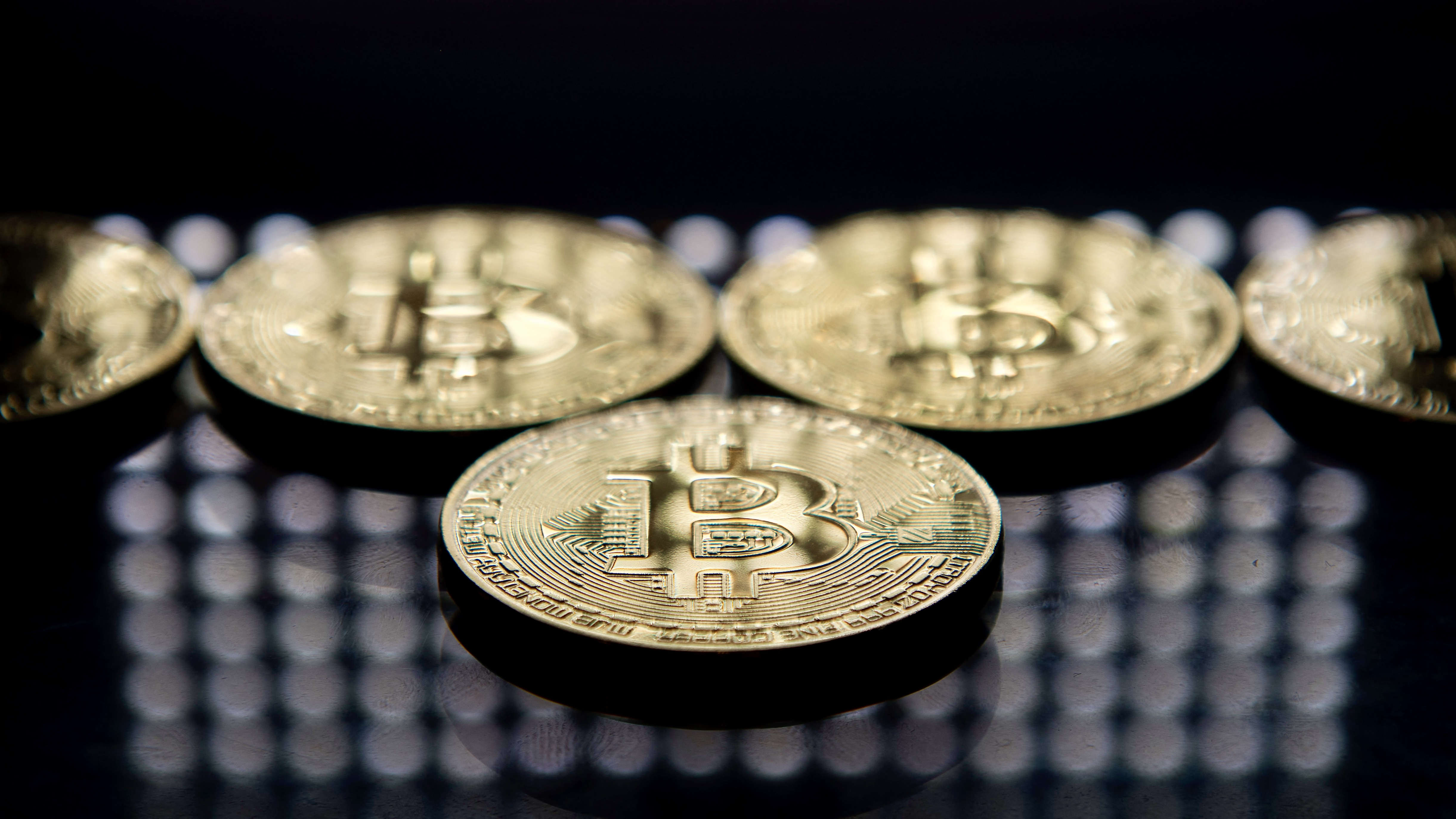 A bitcoin elértéktelenedésére figyelmeztet a Bank of England