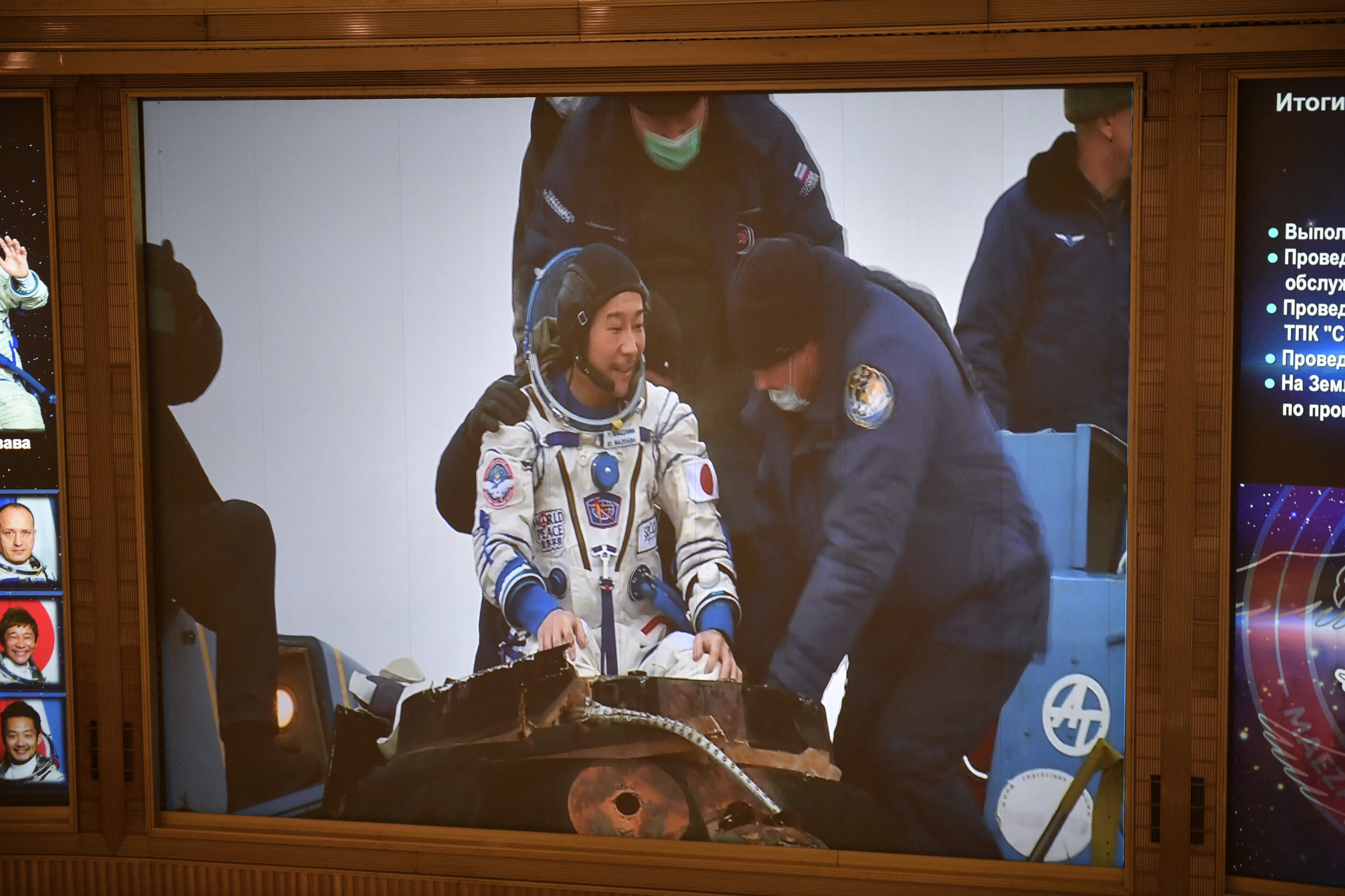 Visszatért a Földre a japán divatmágnás űrturista
