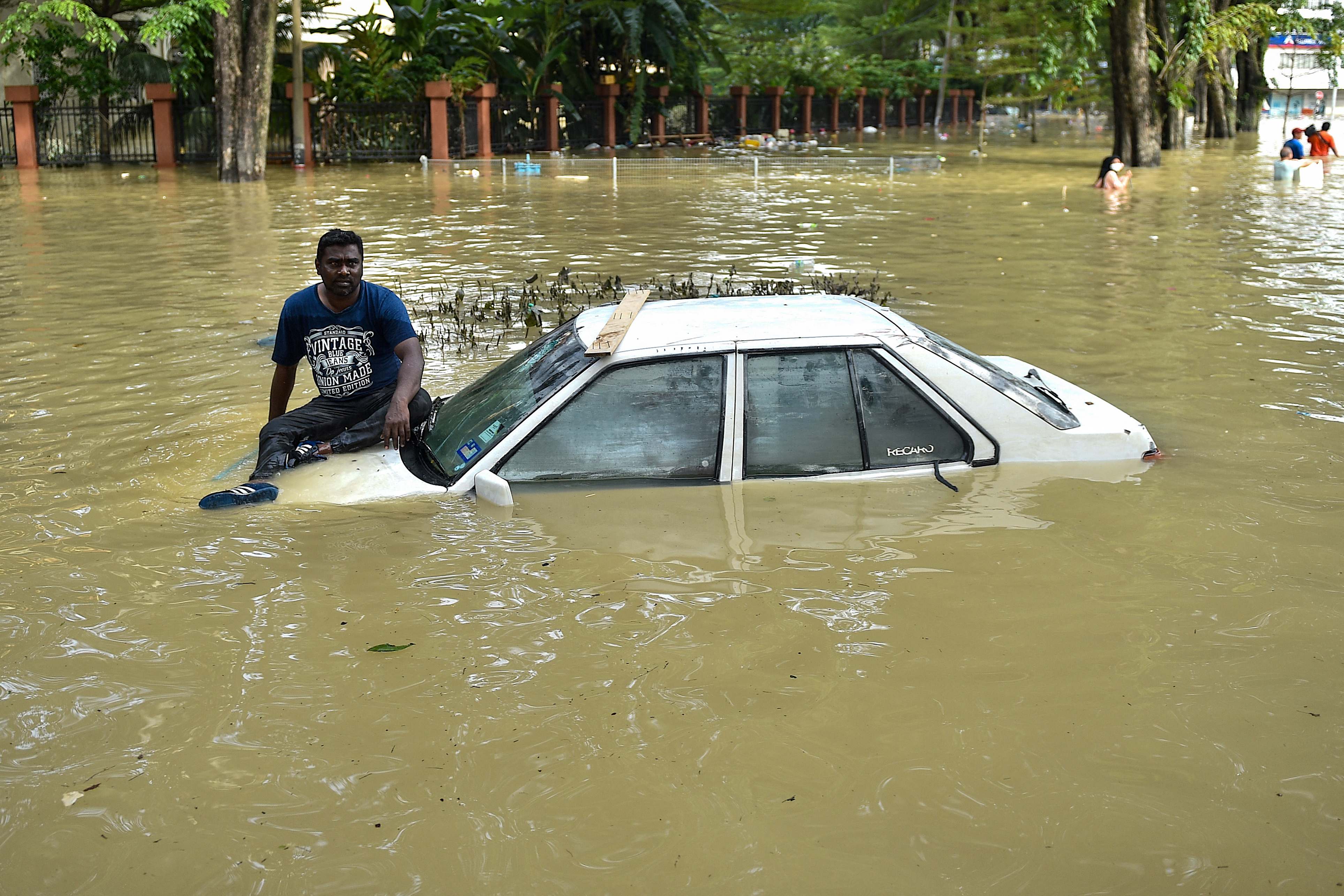 Több mint ötvenezer embert evakuáltak Malajziában az utóbbi évtizedek legdurvább áradásai miatt