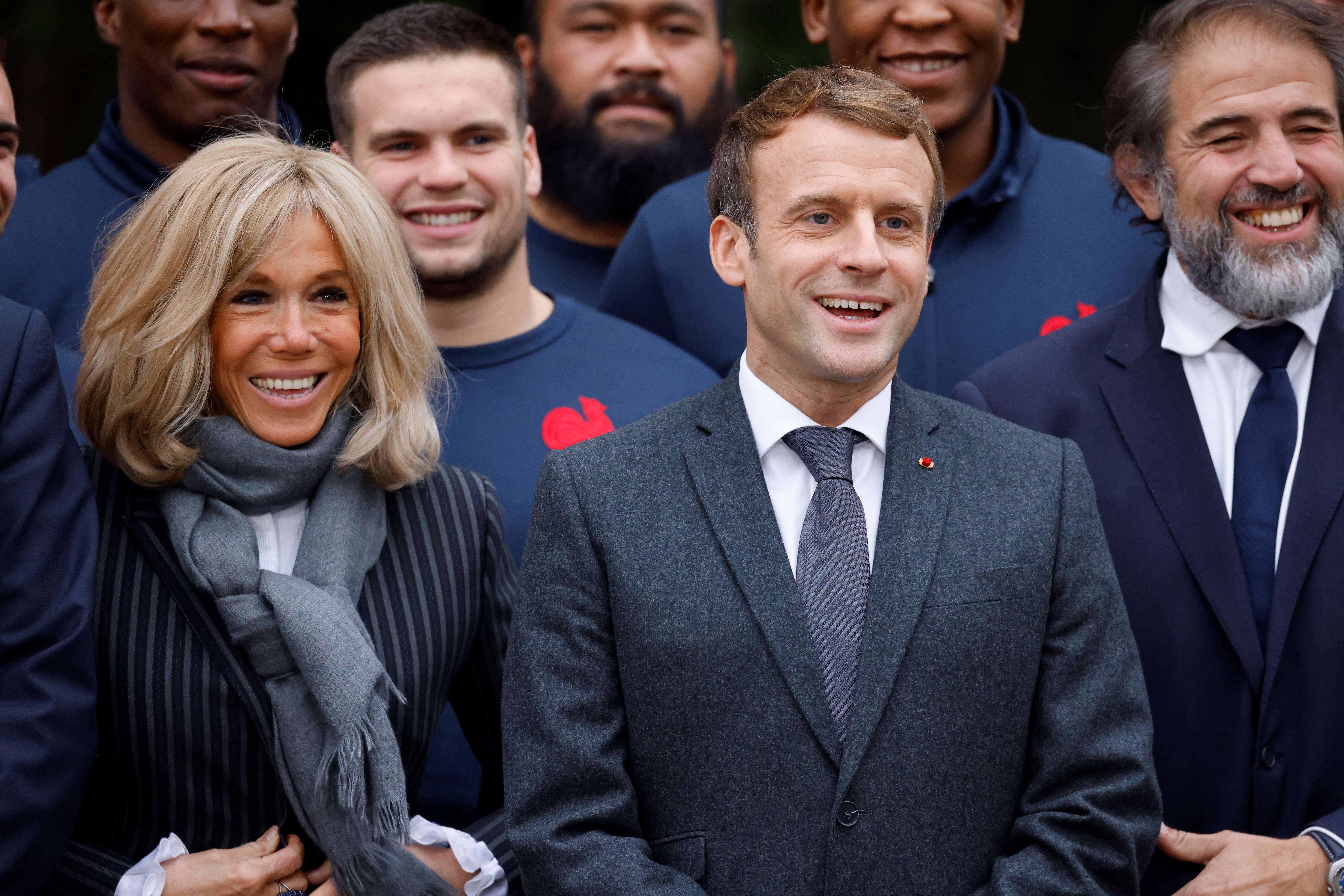 A francia szélsőjobboldal azt terjeszti, hogy Macron felesége férfiként született
