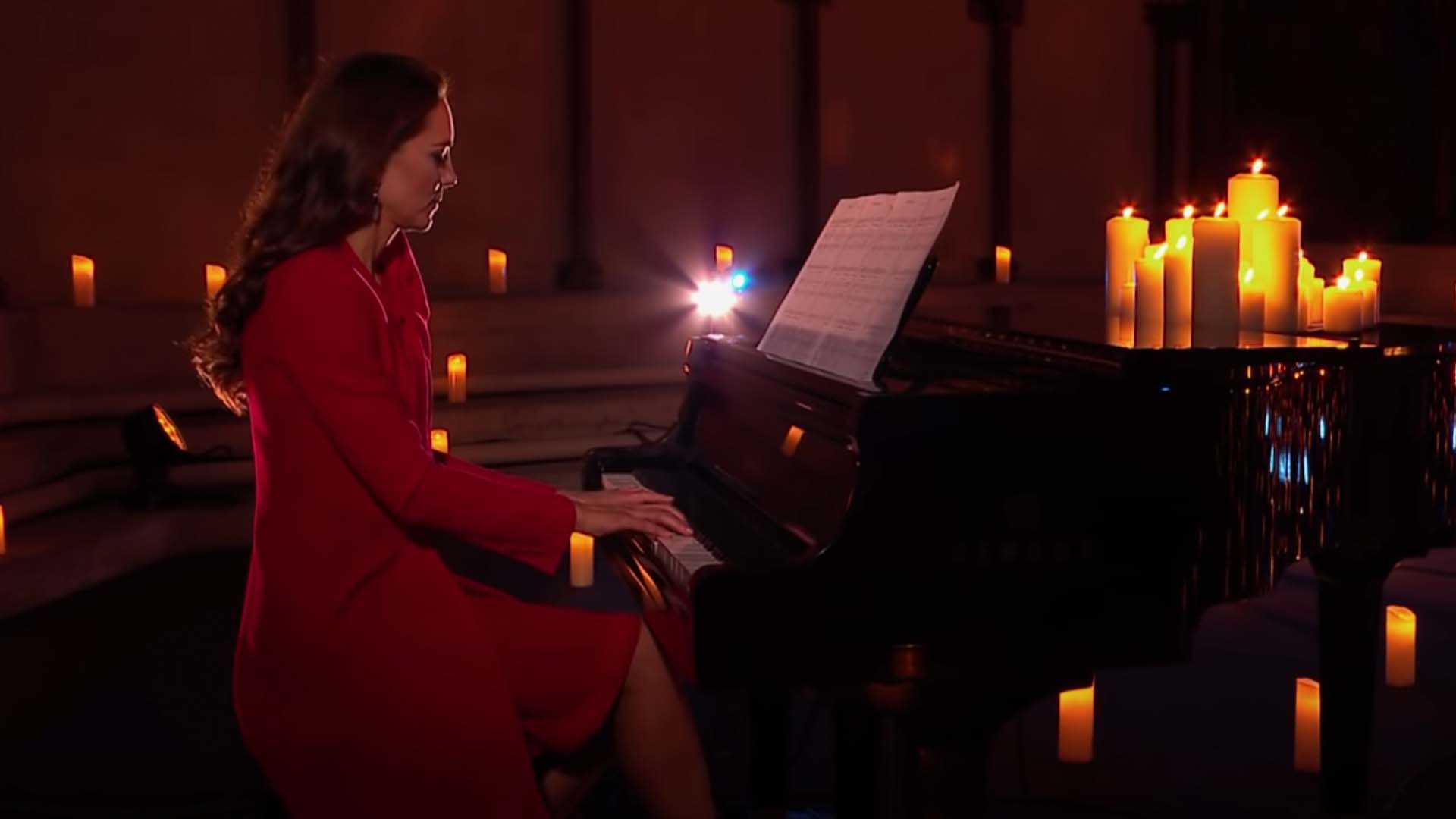 A zongorázó Kate Middleton volt a meglepetés a brit tévénézőknek