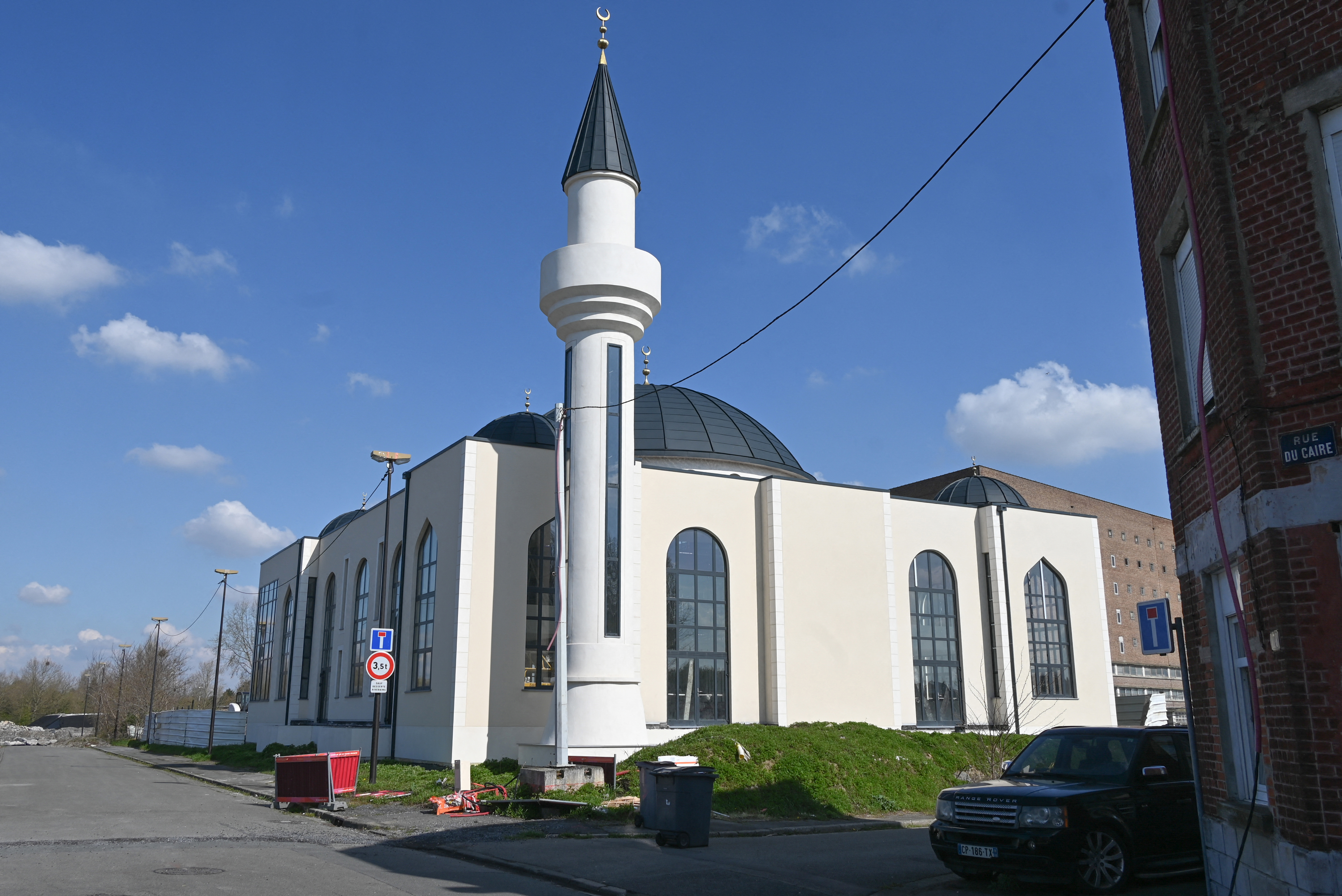 Fél évre bezárattak egy mecsetet Franciaországban, miután az imám radikális beszédeket mondott