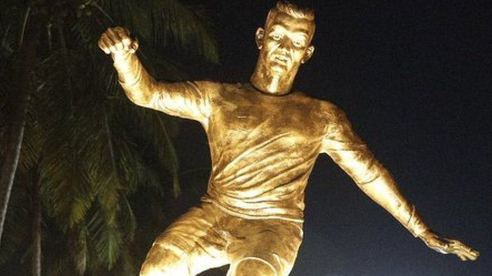 Aranyozott Cristiano Ronaldo-szobor okozott felzördülést Goán