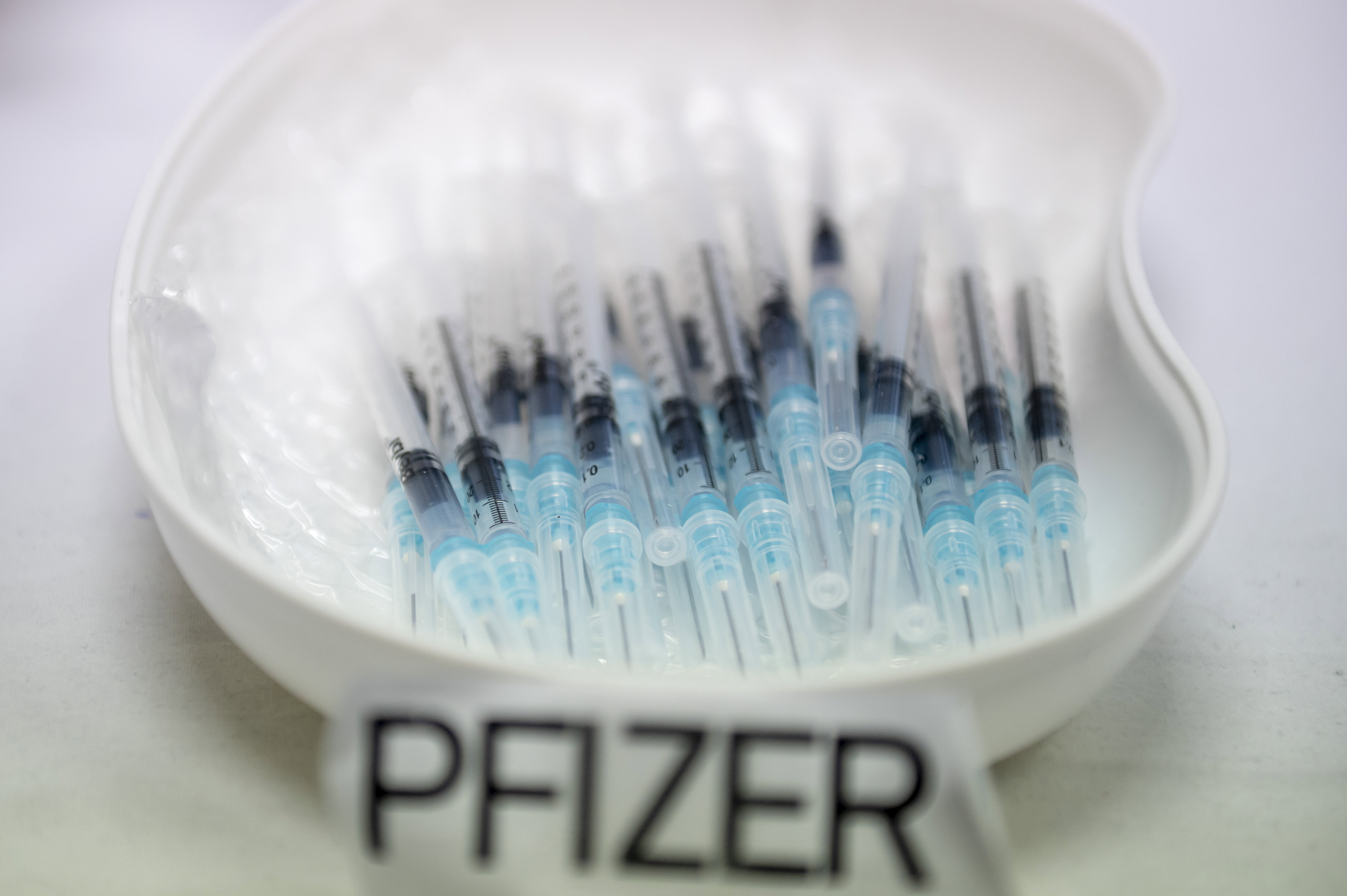 Most már olcsón adja a Pfizer a covid-vakcinát a szegény országoknak