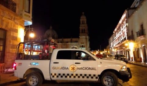 Holttestekkel teli autót parkoltak egy mexikói kormányzati épület elé